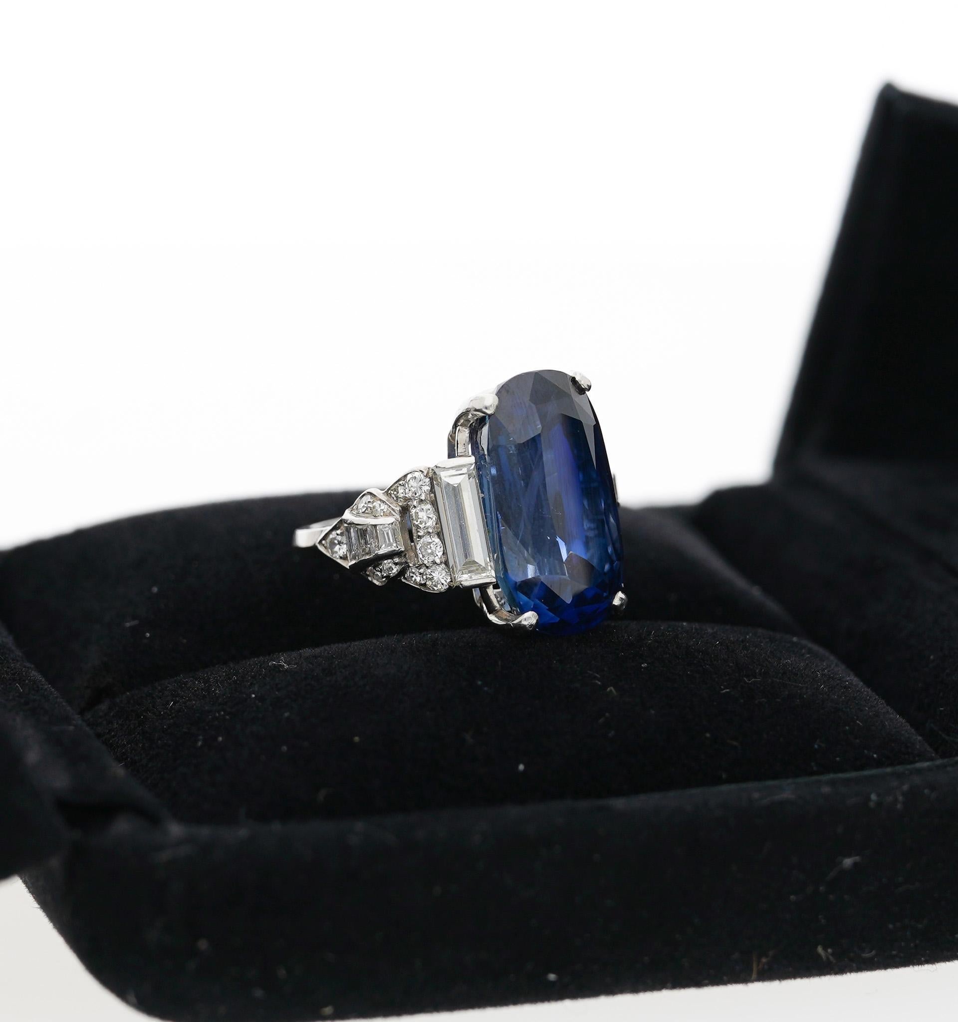 Art Deco AGL Certified 13.81 Carat Ceylon No Heat Blue Sapphire Platinum Vintage Ring For Sale