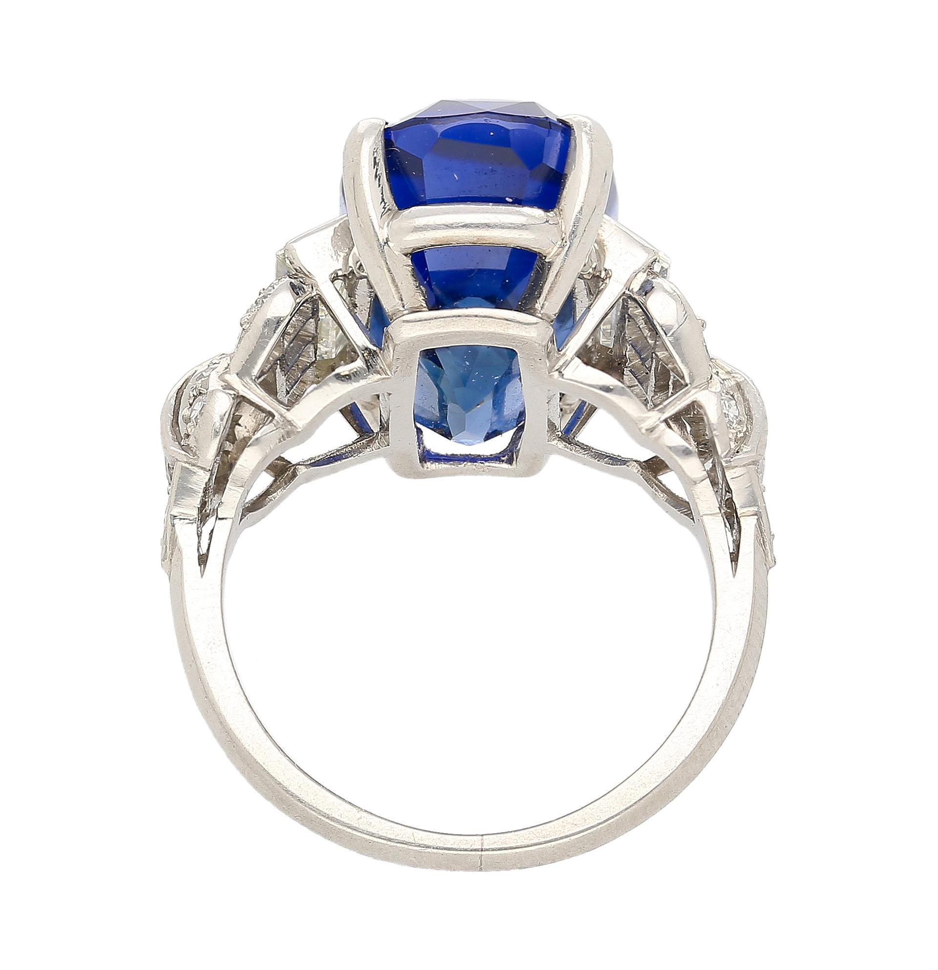 AGL Certified 13.81 Carat Ceylon No Heat Blue Sapphire Platinum Vintage Ring For Sale 2