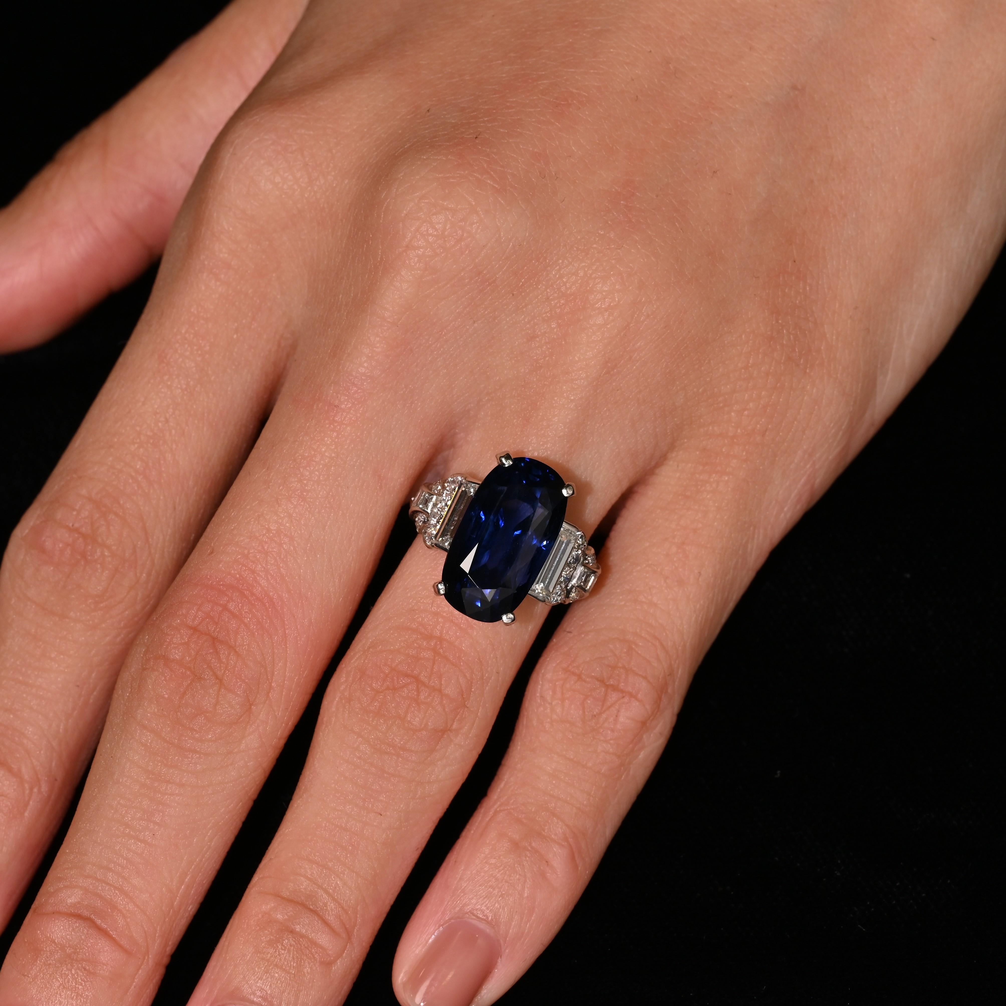 Art Deco AGL Certified 13.81 Carat Ceylon No Heat Blue Sapphire Platinum Vintage Ring For Sale