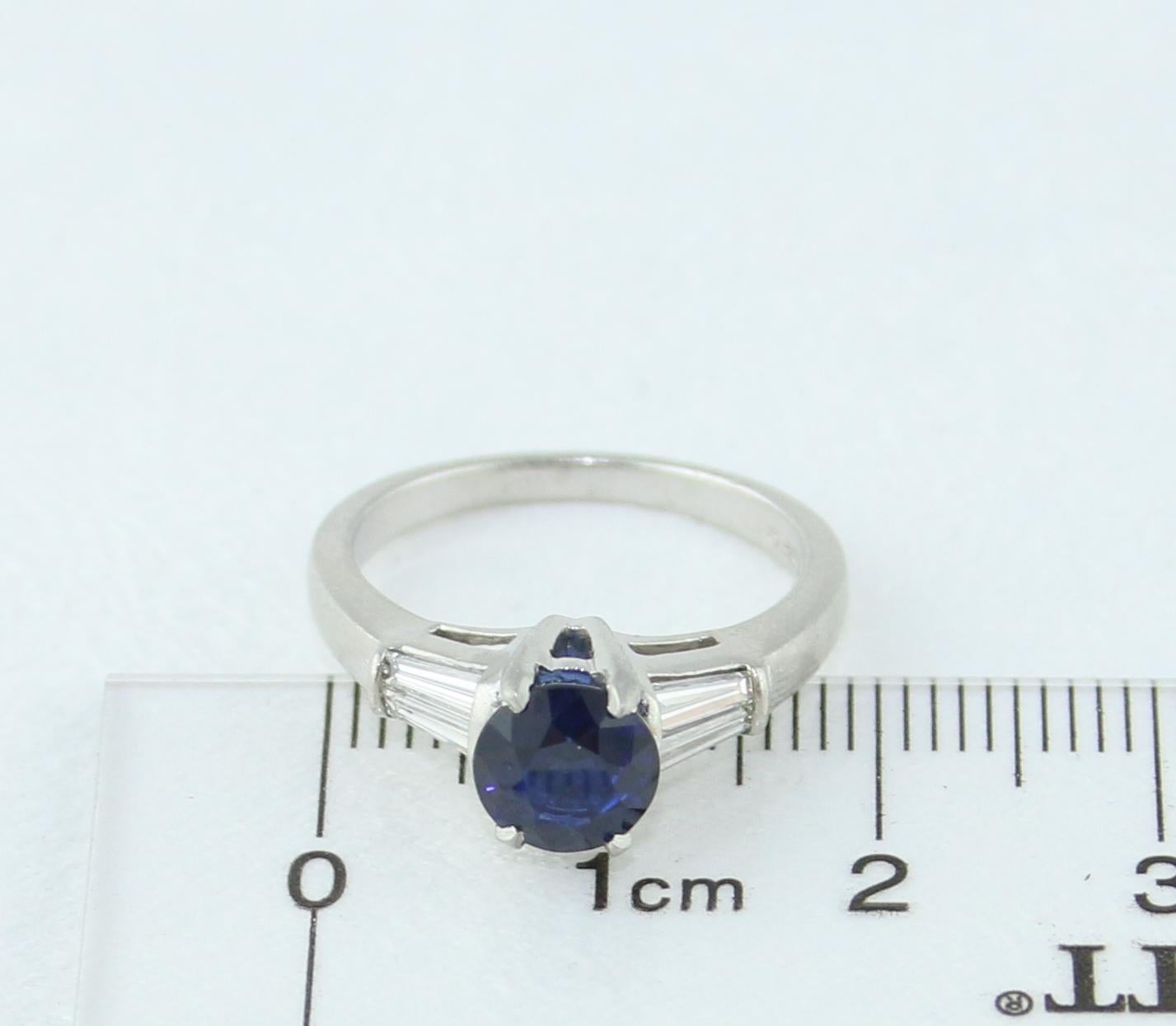 AGL Certified 1.41 Carat Round Blue Sapphire Diamond Platinum Ring For Sale 2