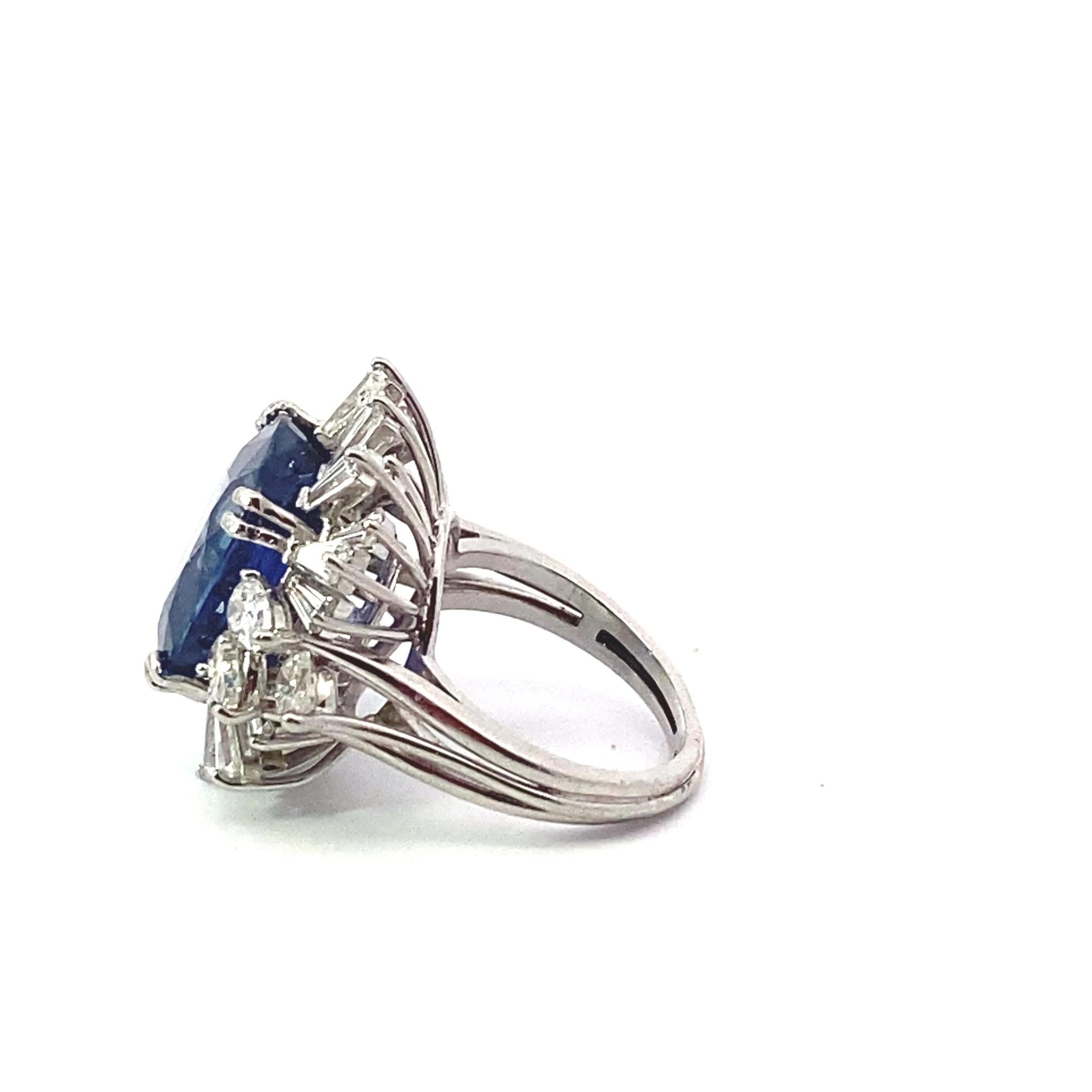 Bague en platine avec saphir bleu de Birmanie non chauffé de 14,27 carats, certifié AGL Unisexe en vente