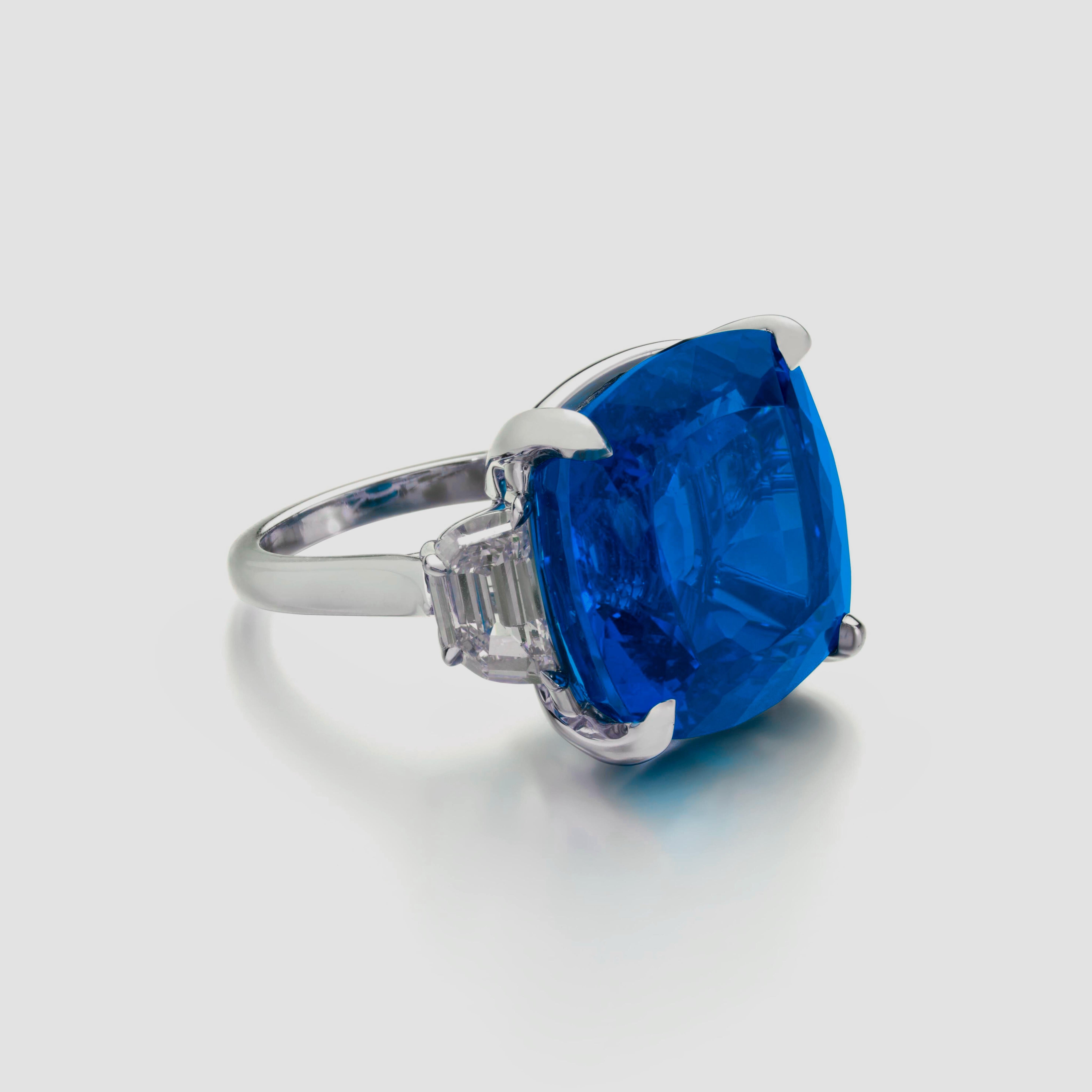 Contemporain Bague en saphir bleu certifié AGL 14,49 carats, sans chaleur en vente