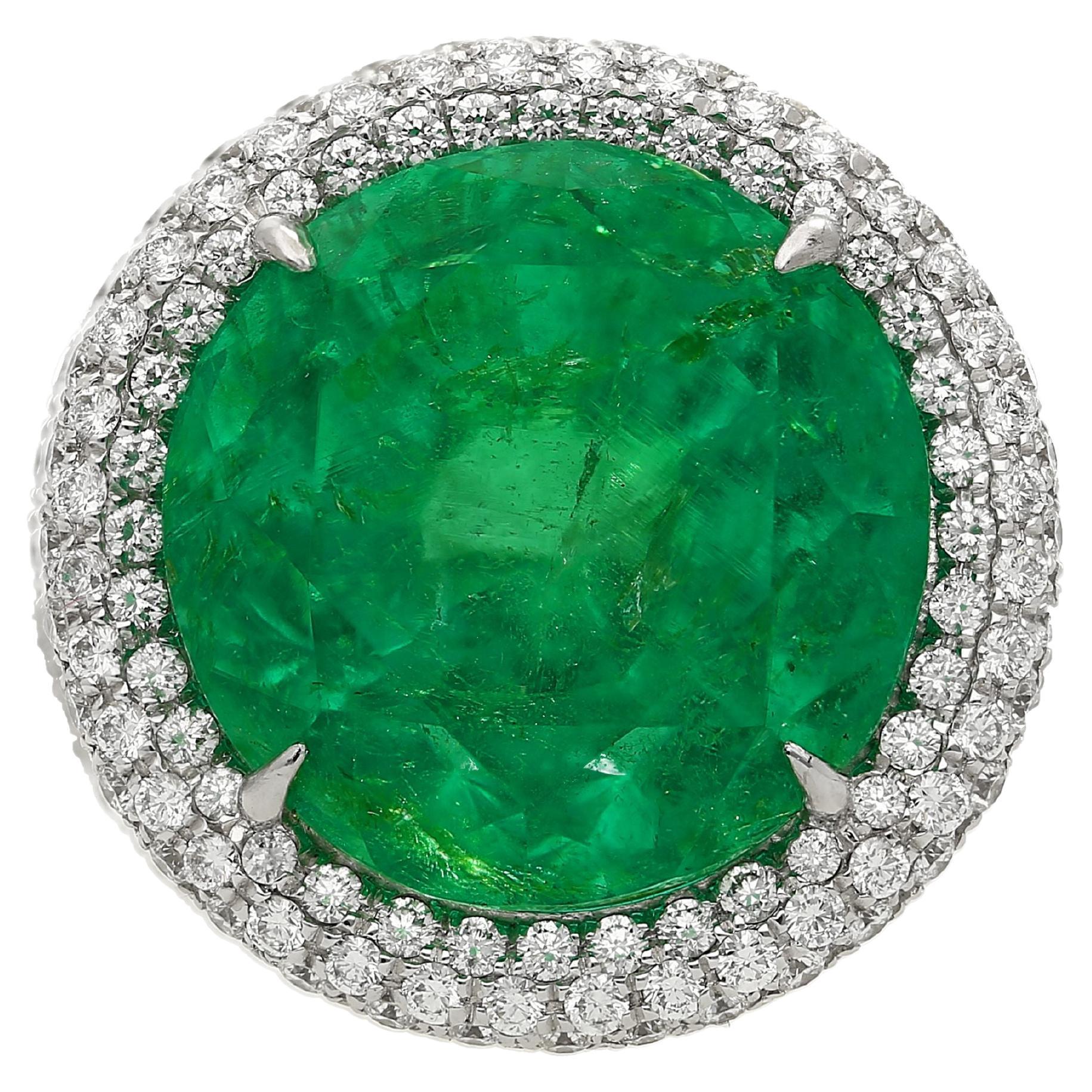 AGL Certified 15 Carat Round Cut Colombian Emerald and Diamond Halo Ring For Sale
