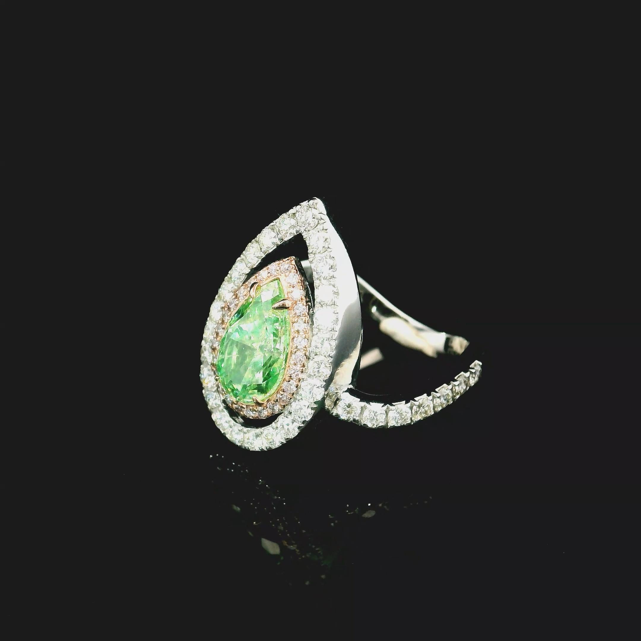 Taglio a goccia Anello con diamante certificato AGL da 1.50 carati, di colore verde Greene & Greene in vendita