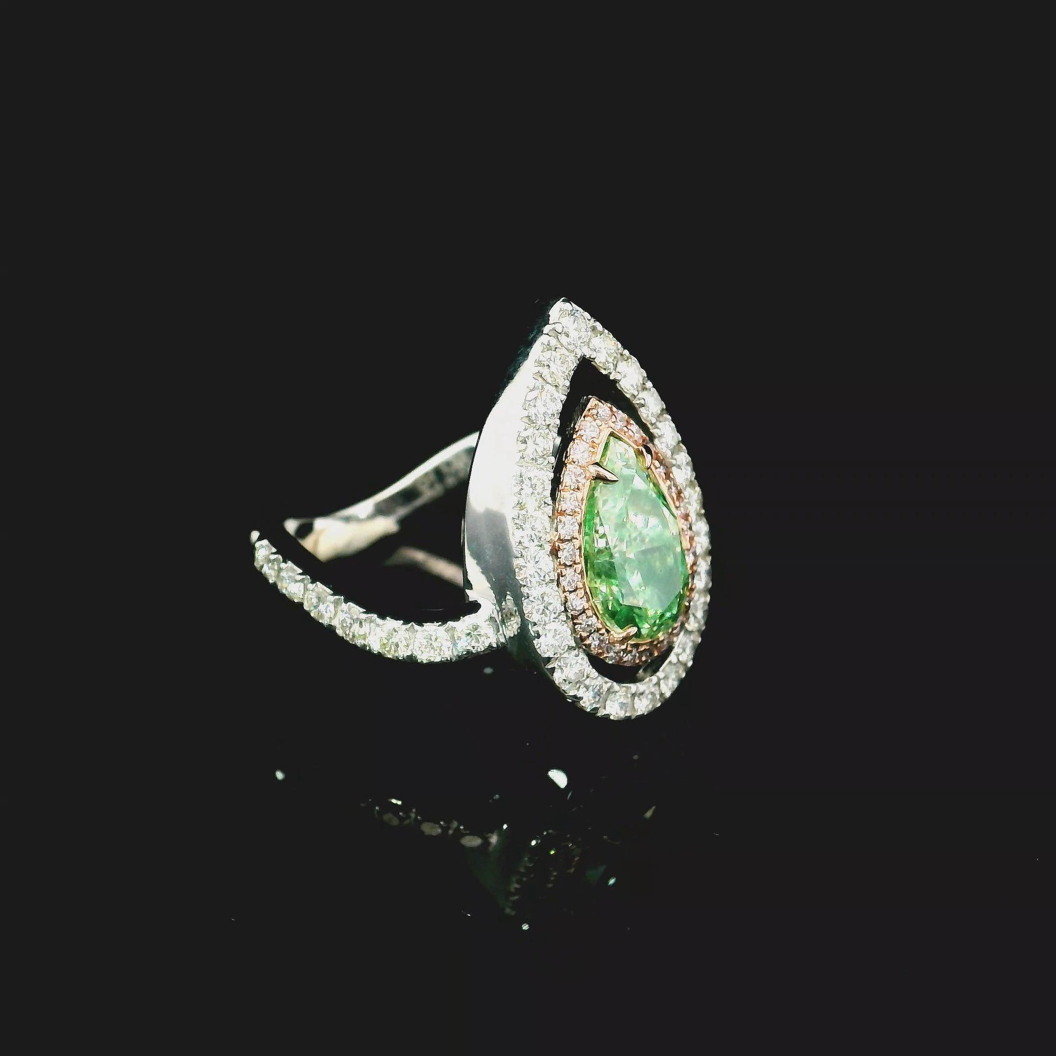 Anello con diamante certificato AGL da 1.50 carati, di colore verde Greene & Greene In condizioni Nuovo in vendita a บางรัก, TH