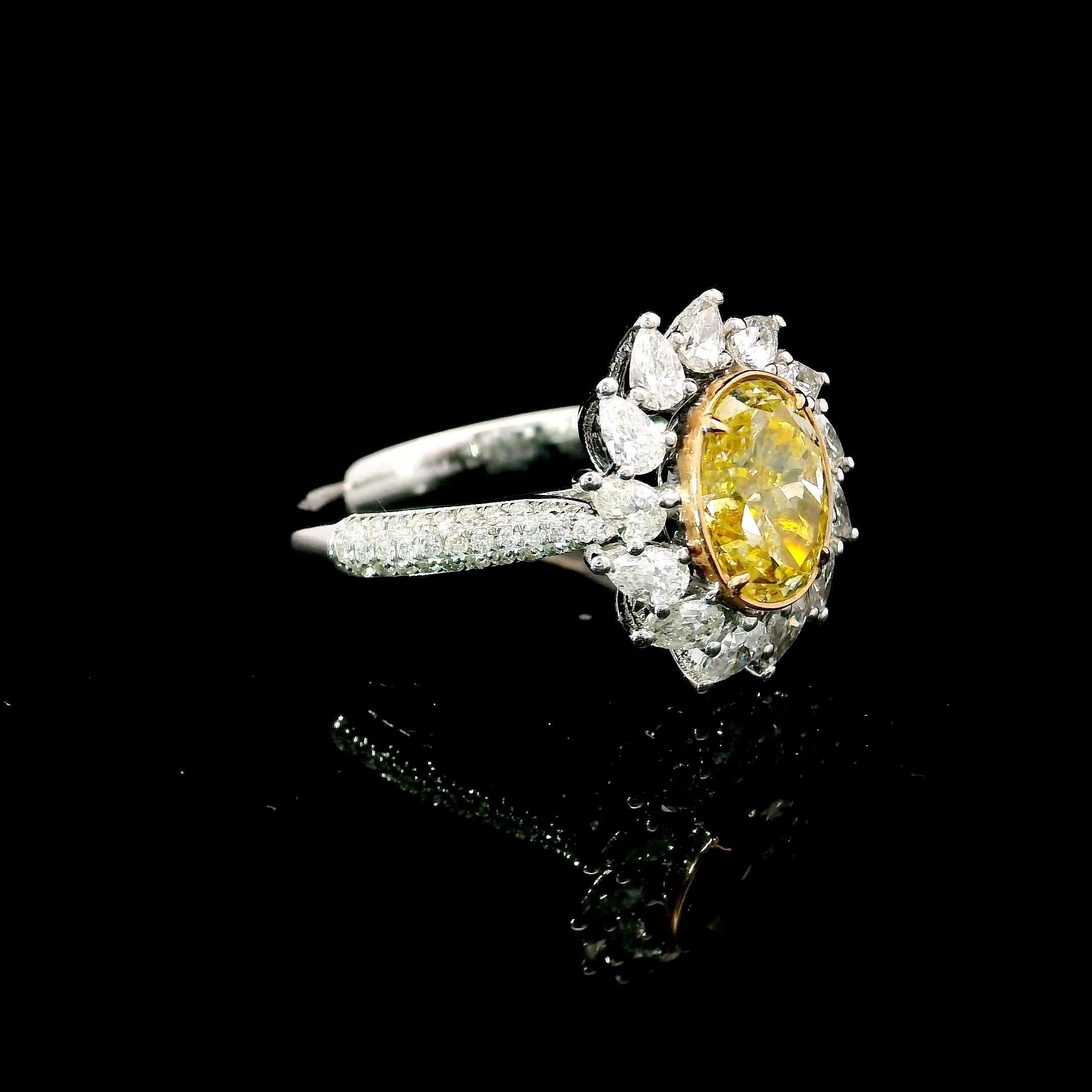 Taille ovale Bague en diamant certifié AGL 1.50 carat Fancy Yellow VS Clarity en vente