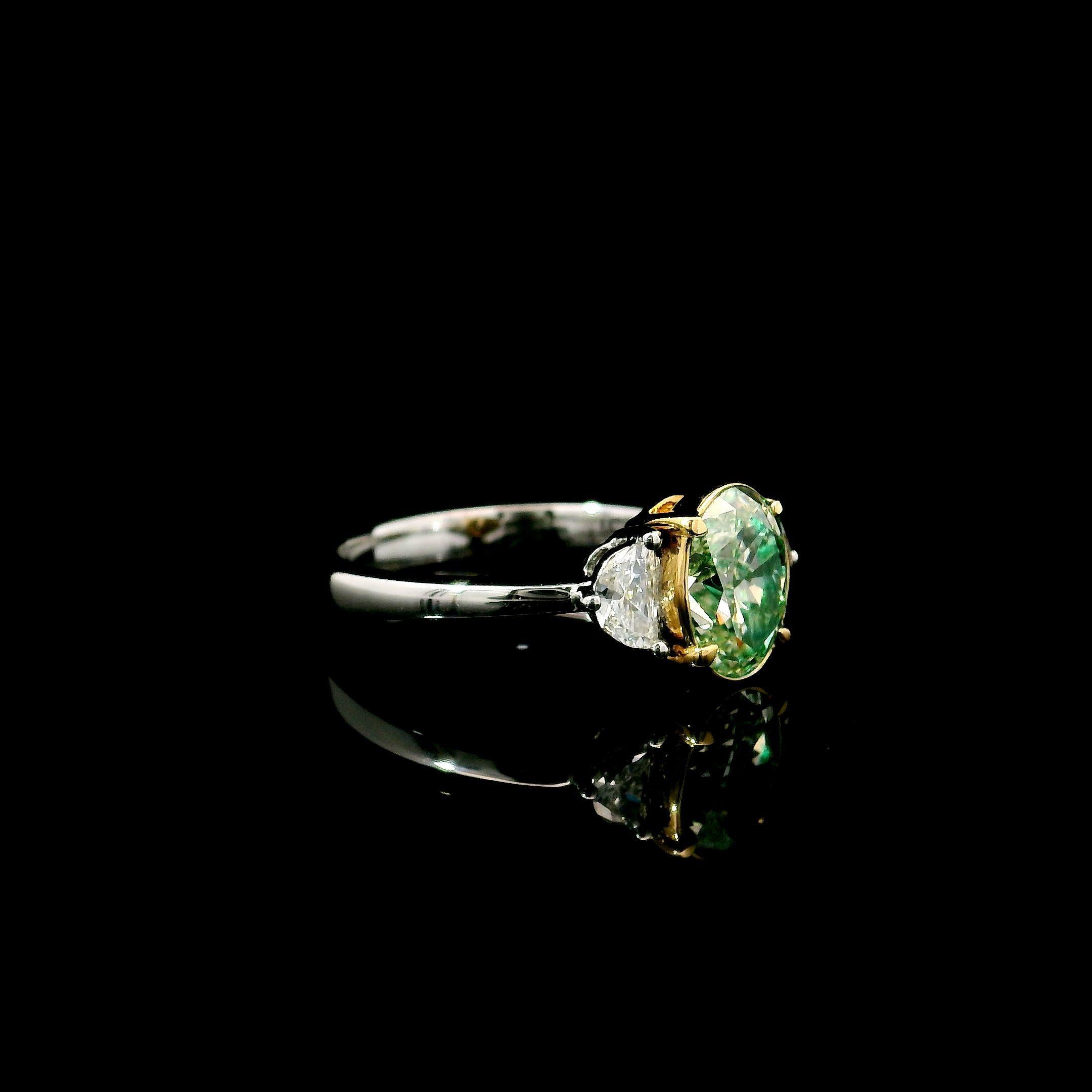Oval Cut AGL Certified 1.51 Carat Fancy Light Green VS Clarity Diamond Ring For Sale