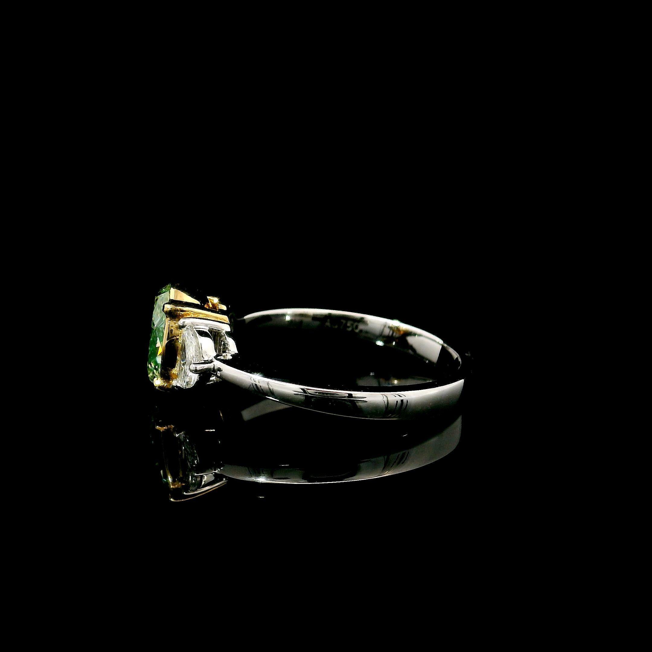 AGL Certified 1.51 Carat Fancy Light Green VS Clarity Diamond Ring For Sale 1