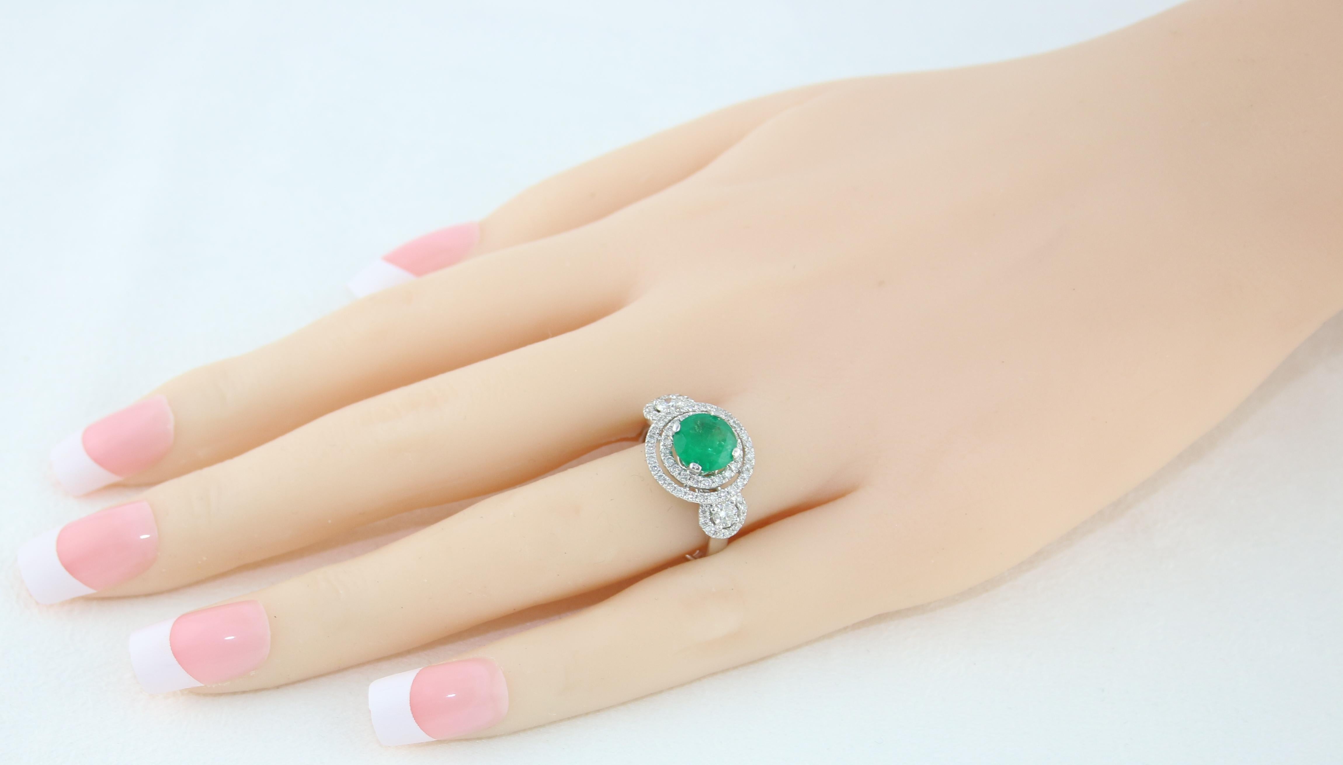 Contemporary AGL Certified 1.51 Carat Round Emerald Diamond Gold Ring For Sale