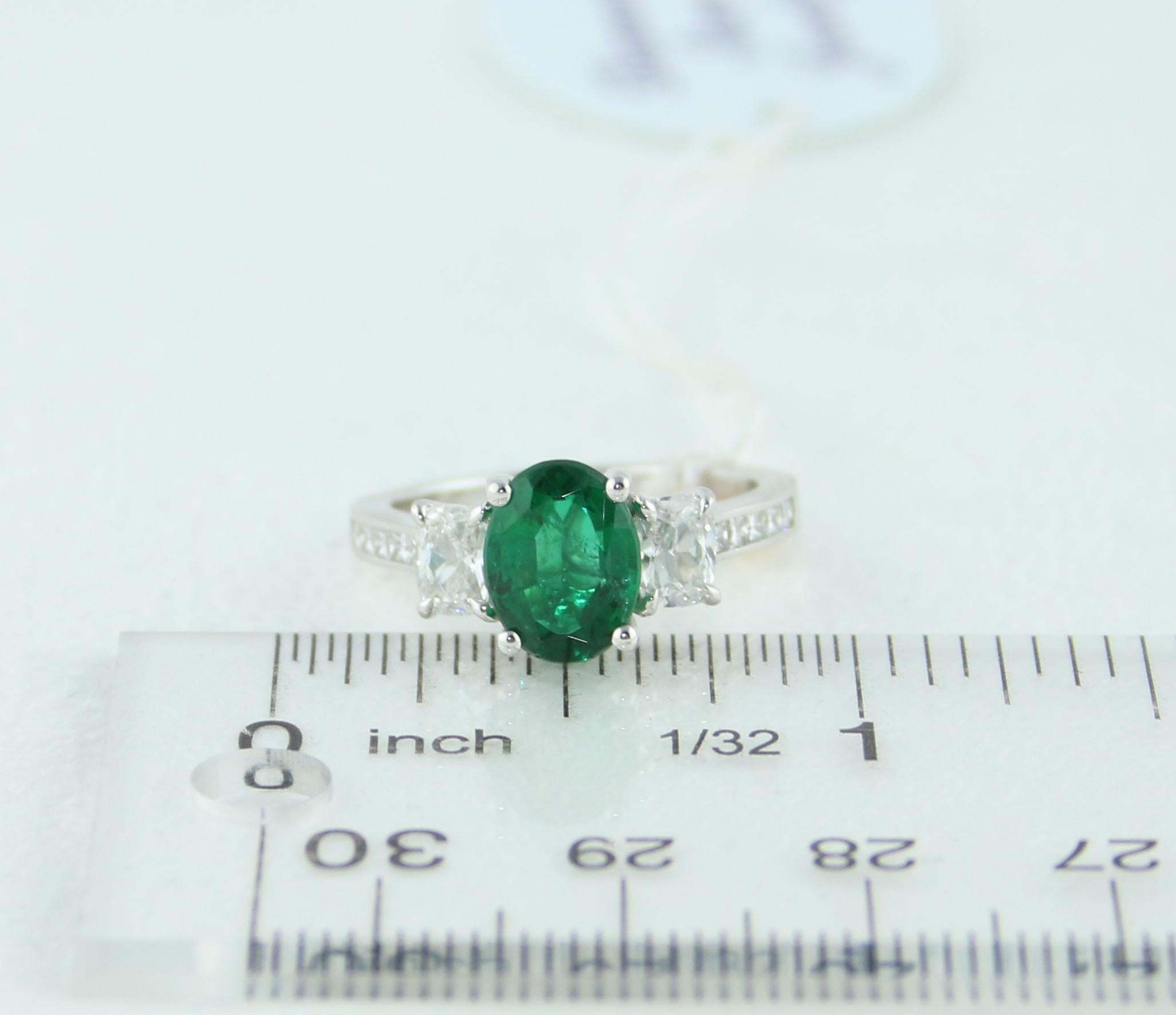 AGL Certified 1.55 Carat Oval Emerald Three-Stone Diamond Gold Ring For Sale 4