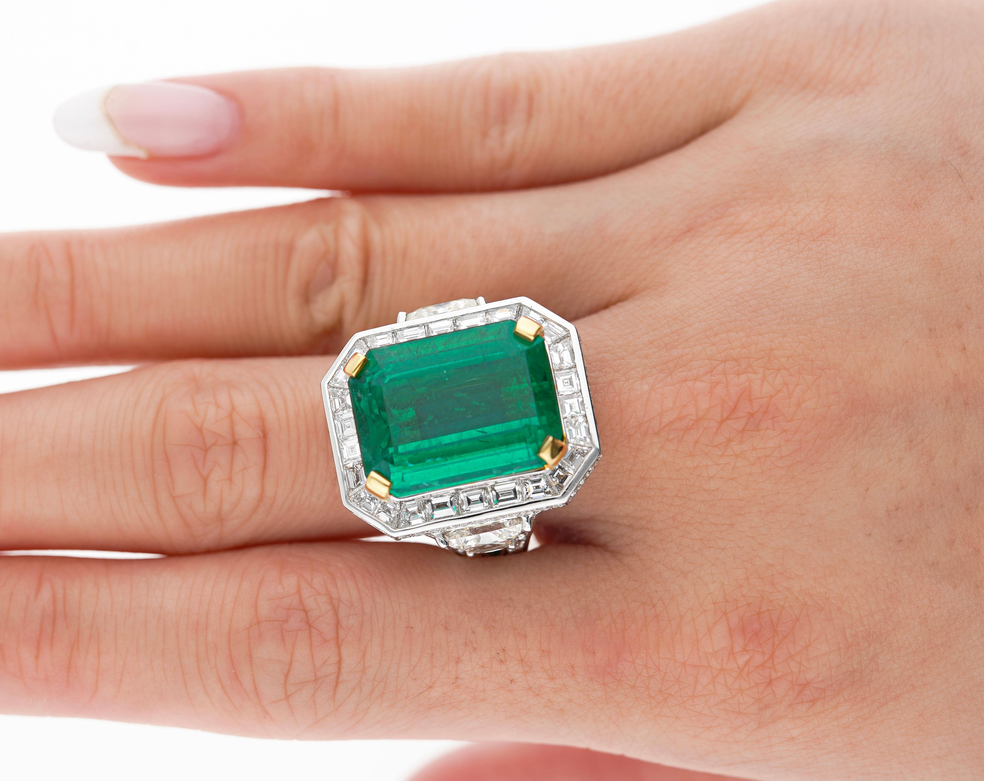 AGL Certified 15.78 Carat No Oil Brazil Emerald & Diamond Ring in 18K Gold For Sale 4