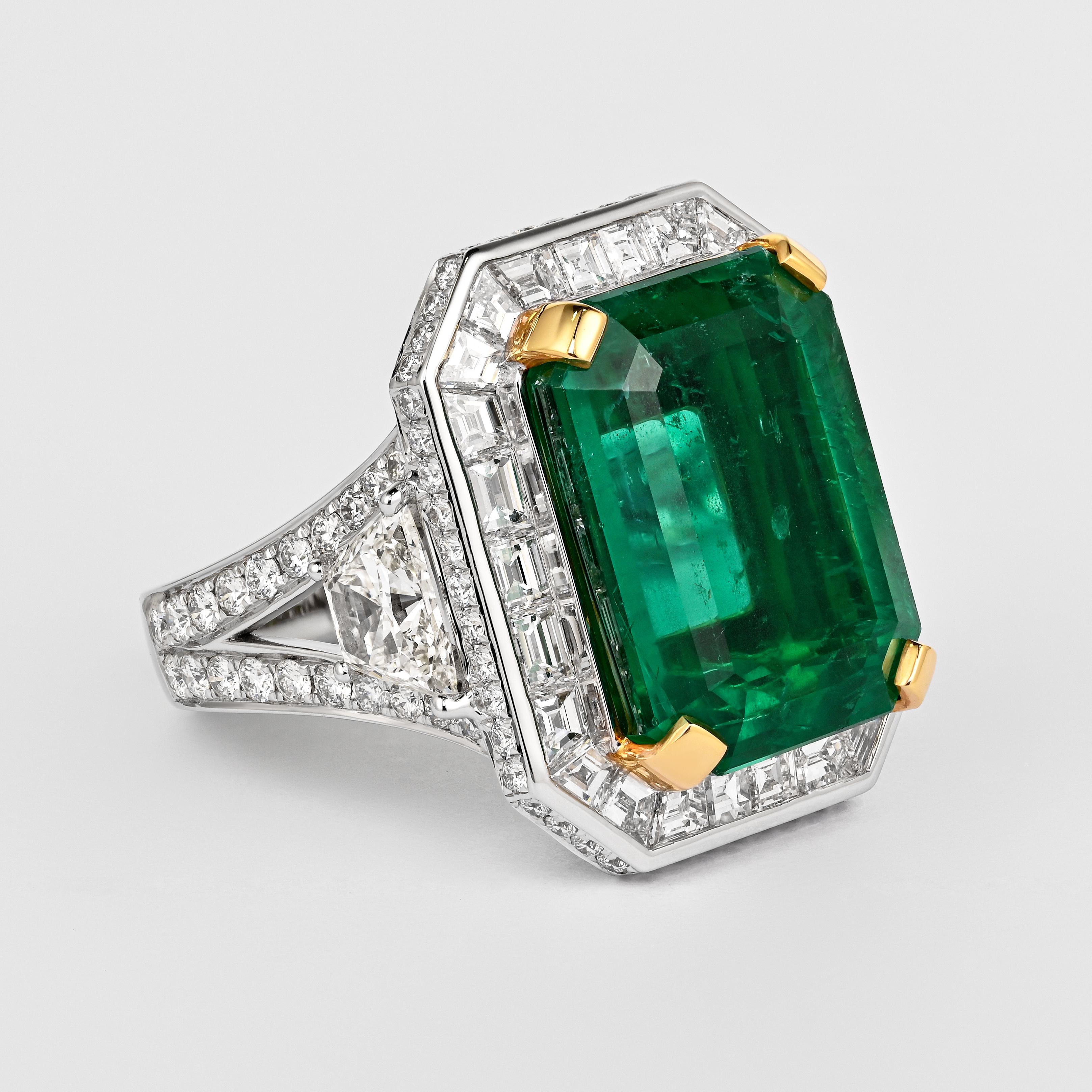AGL Certified 15.78 Carat No Oil Brazil Emerald & Diamond Ring in 18K Gold For Sale 3
