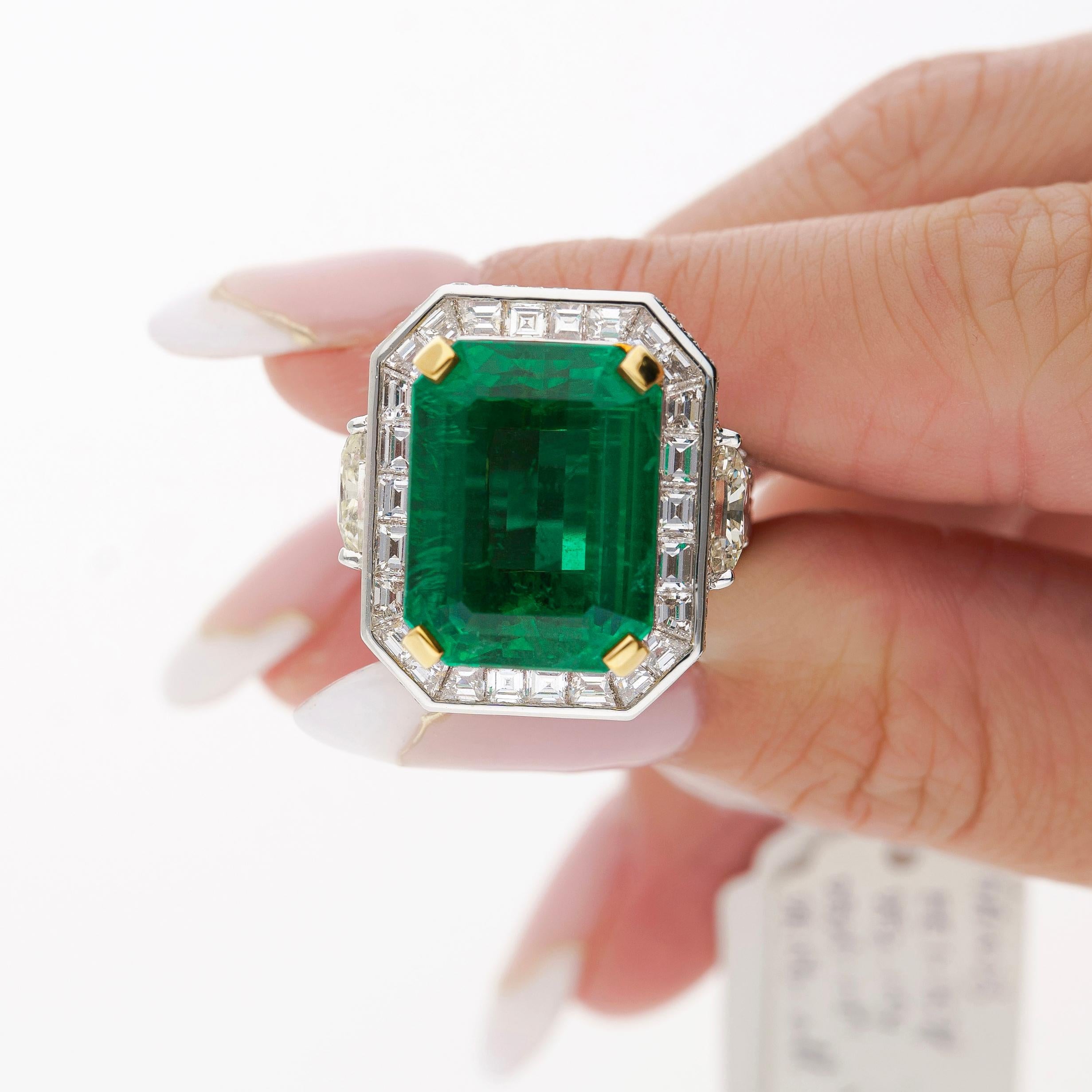 AGL Certified 15.78 Carat No Oil Brazil Emerald & Diamond Ring in 18K Gold For Sale 6