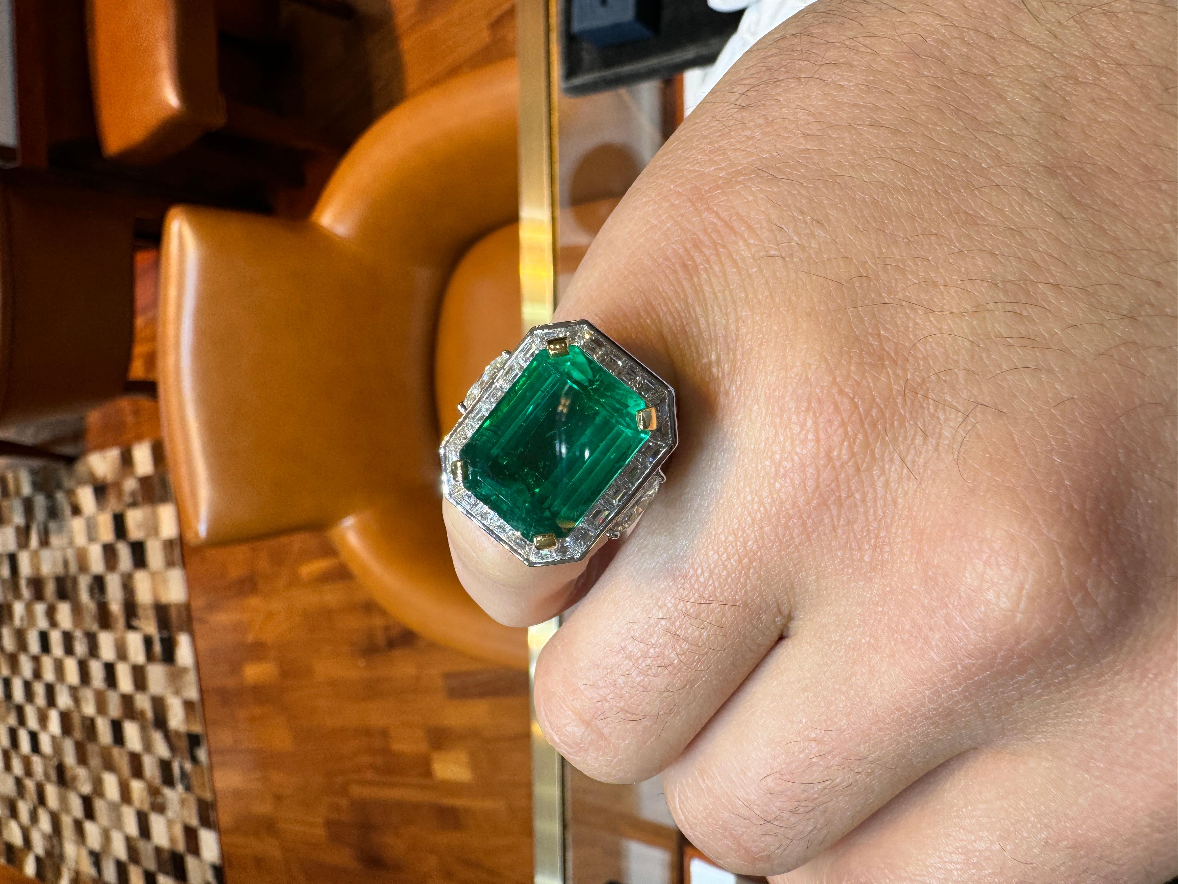 Art Deco AGL Certified 15.78 Carat No Oil Brazil Emerald & Diamond Ring in 18K Gold For Sale