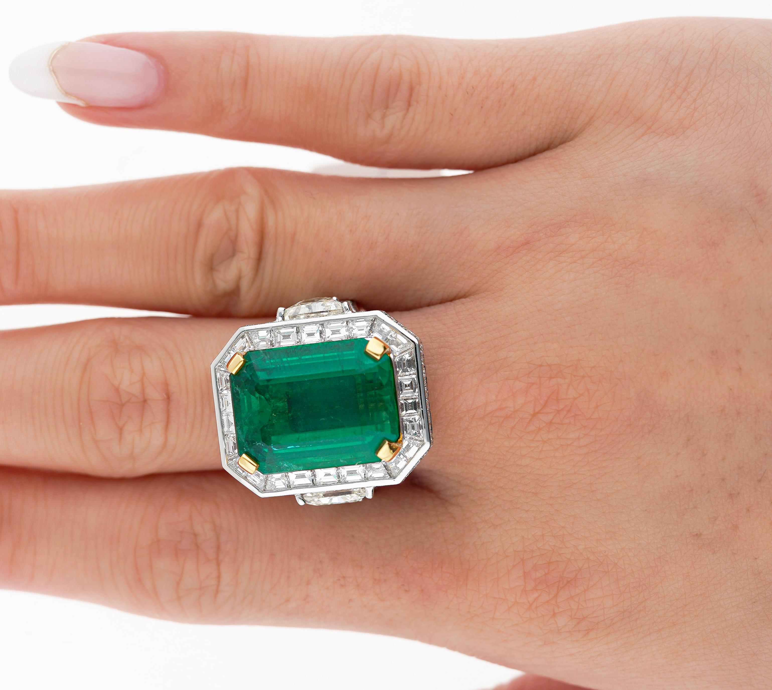 AGL Certified 15.78 Carat No Oil Brazil Emerald & Diamond Ring in 18K Gold For Sale 2