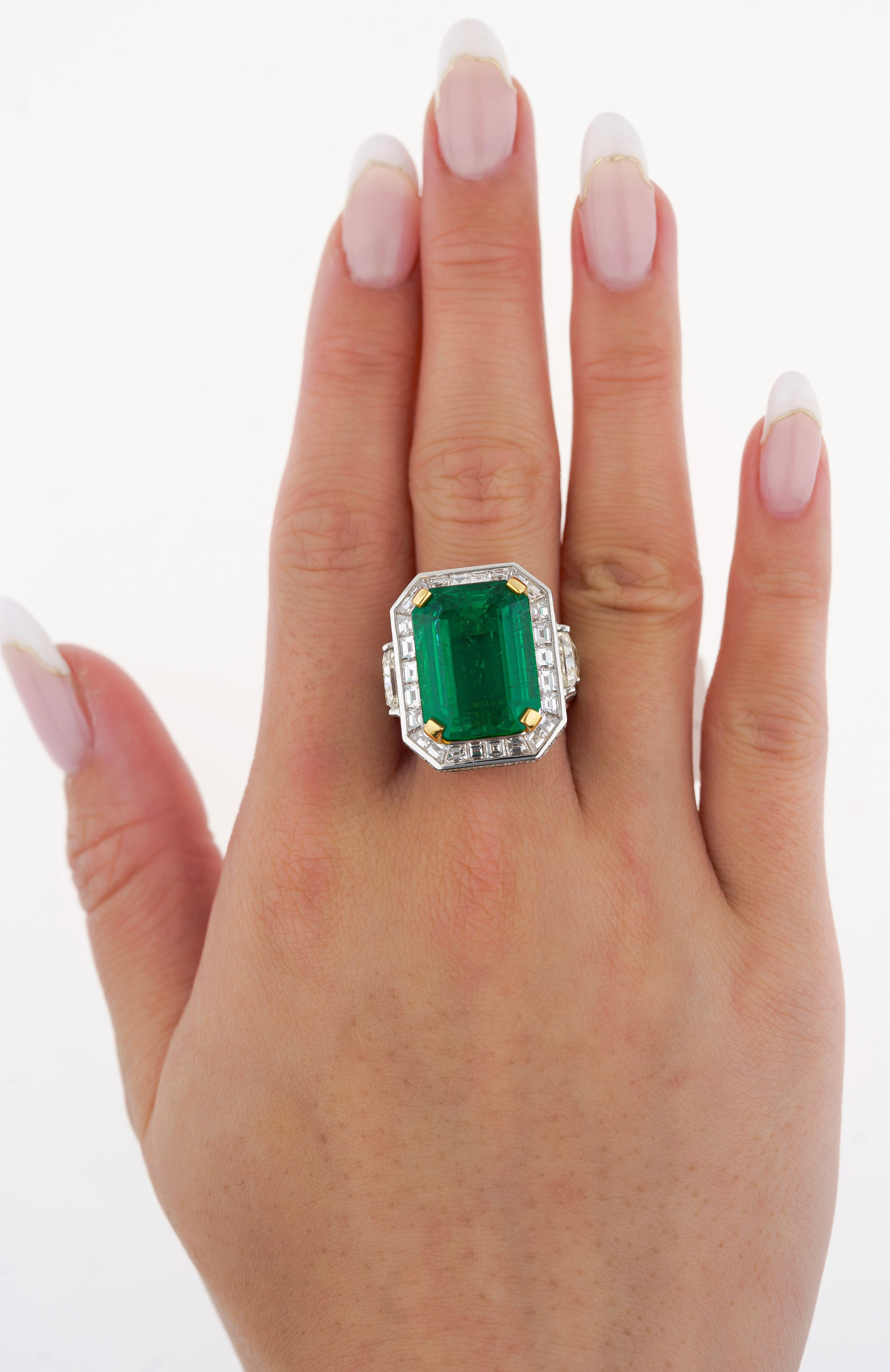 AGL Certified 15.78 Carat No Oil Brazil Emerald & Diamond Ring in 18K Gold For Sale 3