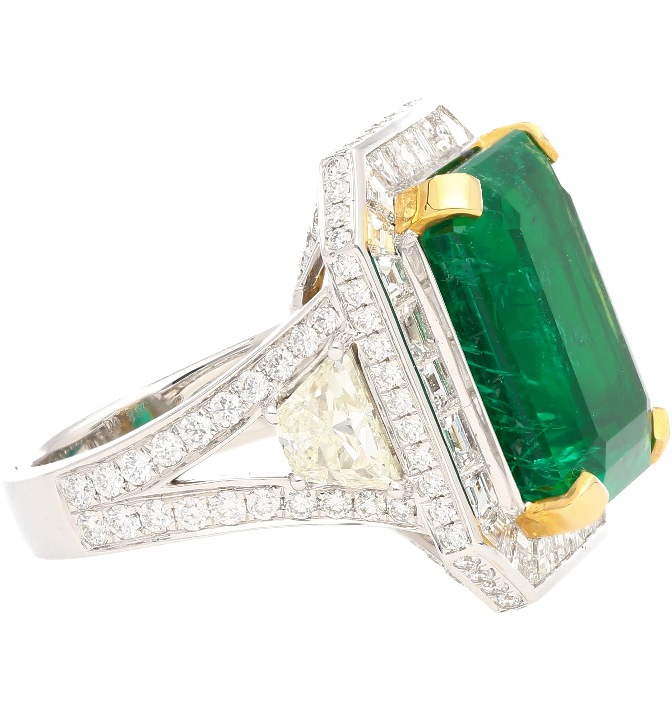 Emerald Cut AGL Certified 15.78 Carat No Oil Brazil Emerald & Diamond Ring in 18K Gold For Sale