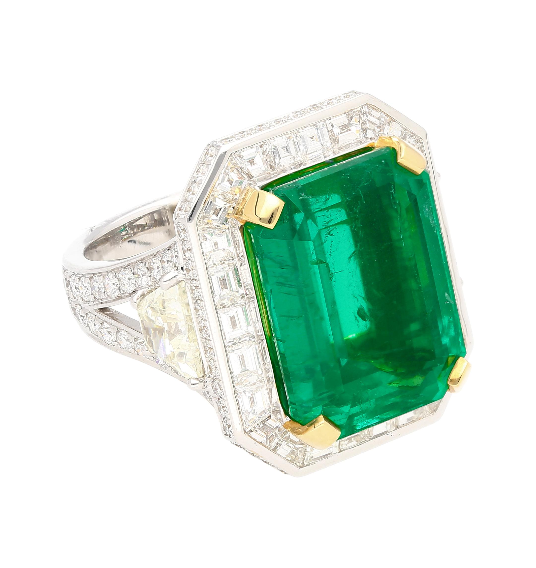 Women's AGL Certified 15.78 Carat No Oil Brazil Emerald & Diamond Ring in 18K Gold For Sale