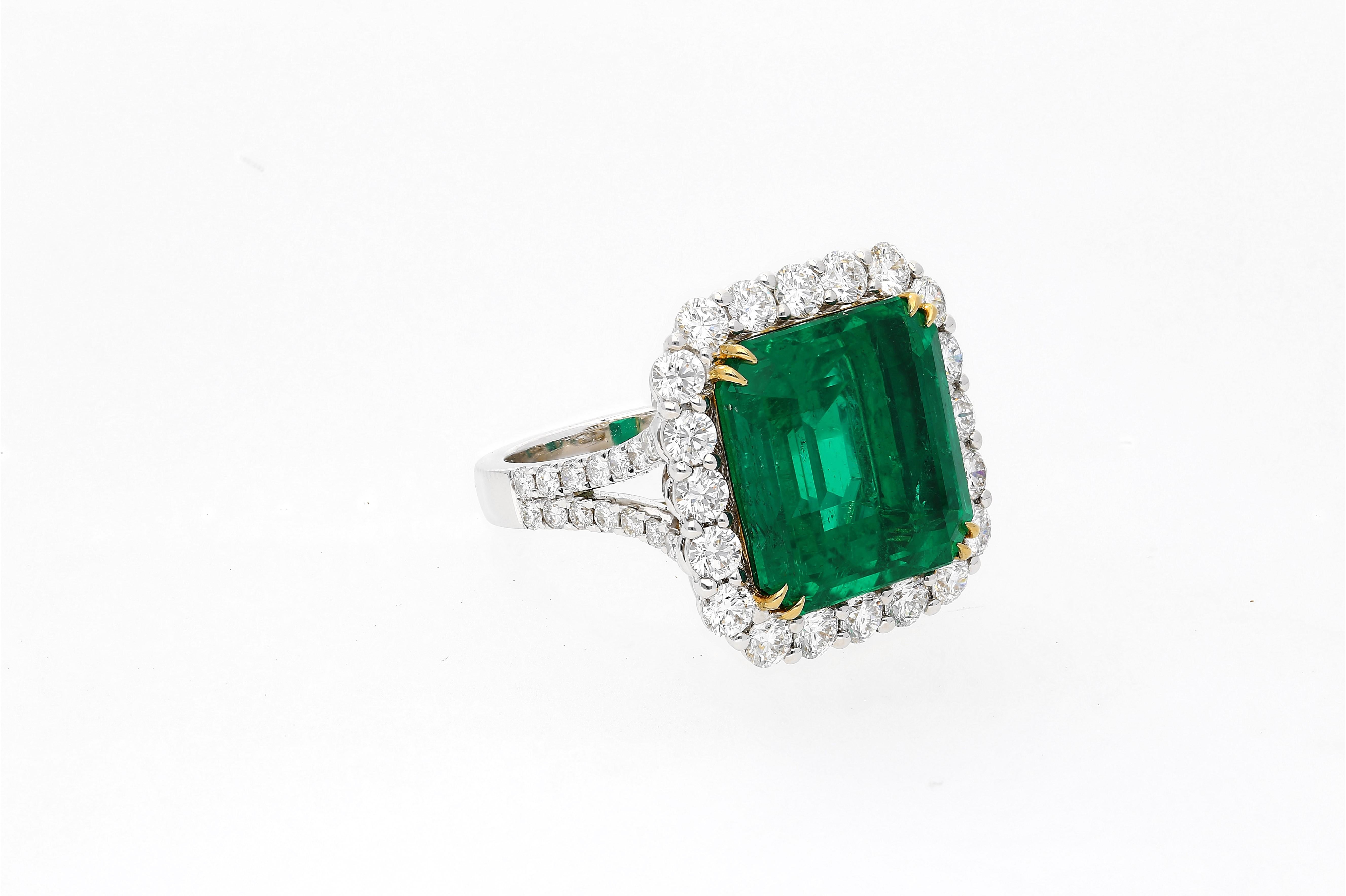 Modern AGL Certified 16.46 Carat Vivid Green Colombian Emerald and Diamond Halo Ring For Sale