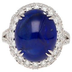Bague en saphir bleu de Ceylan cabochon certifié AGL de 16,68 carats avec halo de diamants