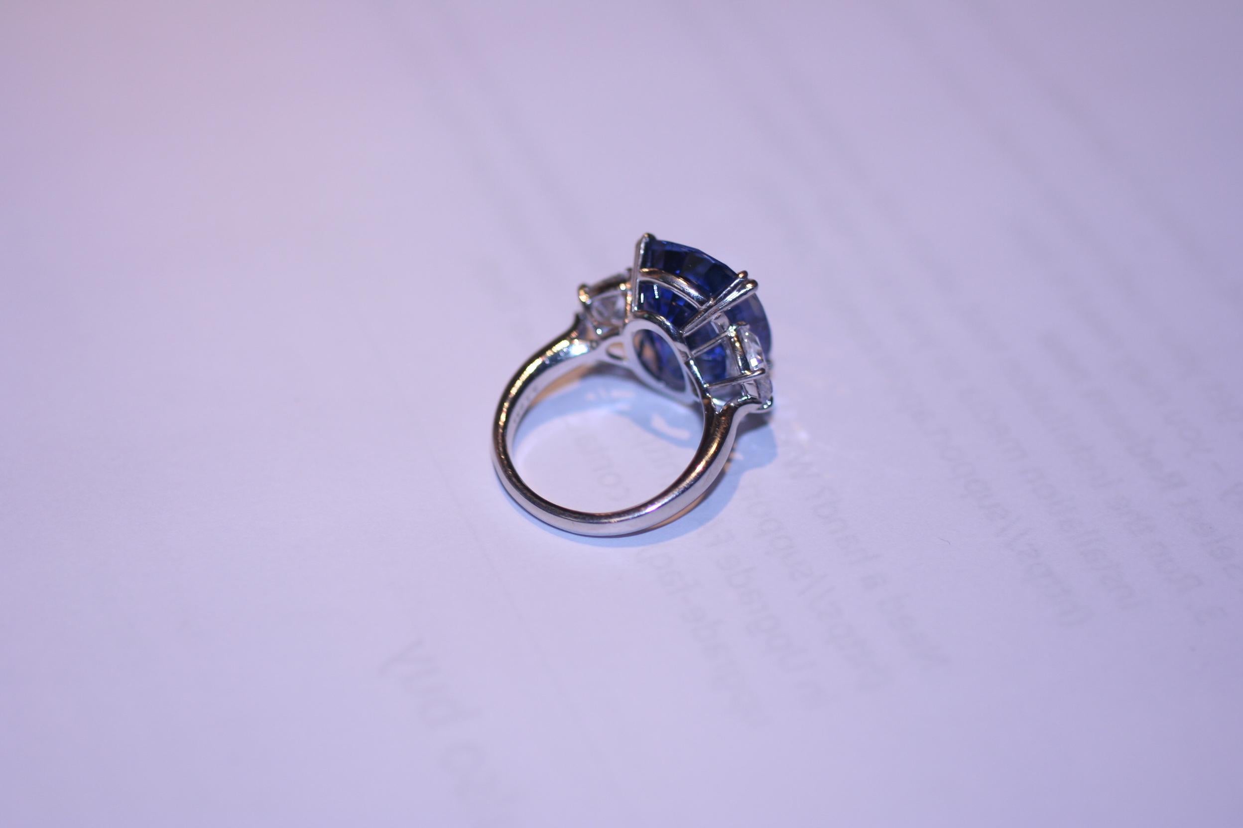 AGL Certified 16.99 Carat Blue Sapphire Ring In New Condition In New York, NY