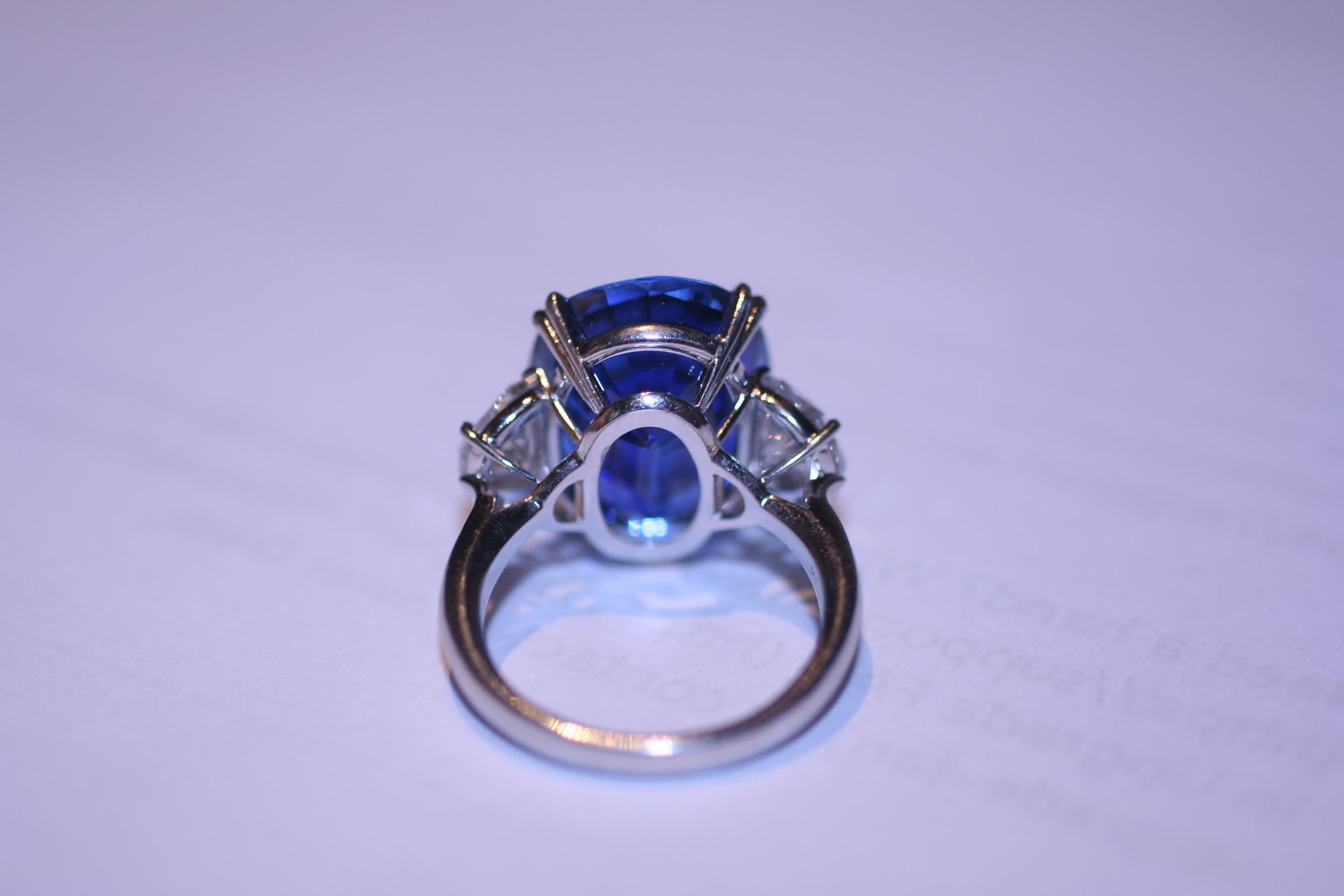 Women's or Men's AGL Certified 16.99 Carat Blue Sapphire Ring