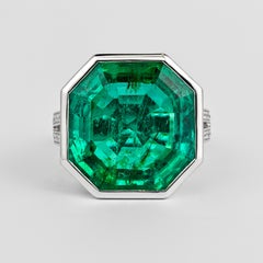AGL Certified 17 Carat Octagonal Cut Minor Oil Colombian Emerald Bezel Set Ring
