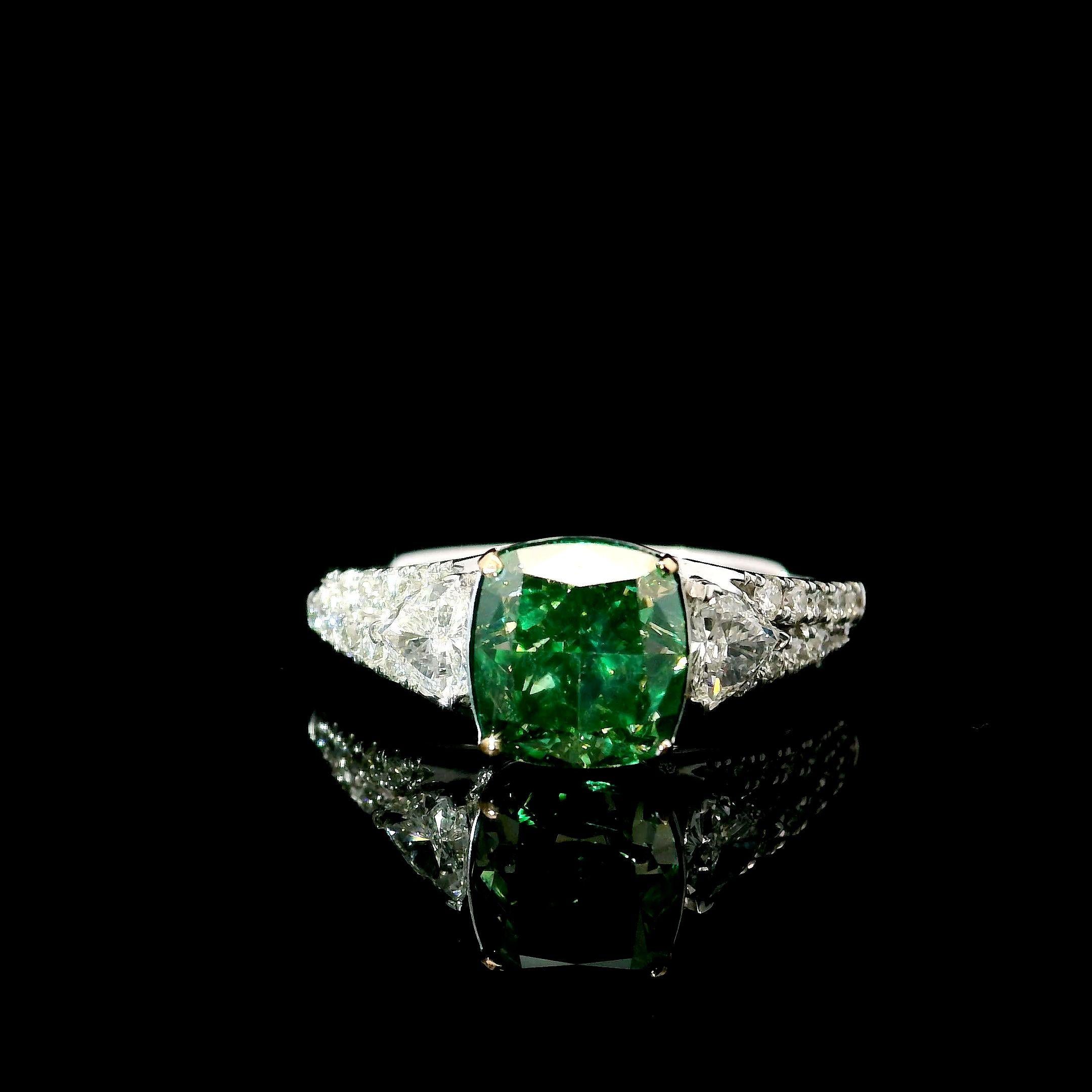 18kt white gold ring with diamonds
  
  Gold colour & karat: White gold 18kt
  Weight: 3.19 grams
  
  Set with-
  Stone type: Diamonds
  Shape: Cushion 
  Carat: 1.71 ct
  Colour: Fancy Green 
  Clarity: VS
  
  Surrounding Stones: Diamonds
 1)