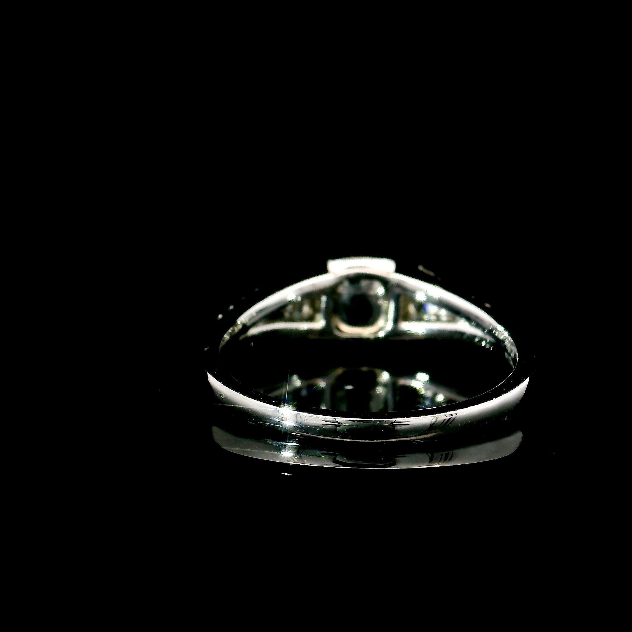Women's or Men's AGL Certified 1.71 Carat Fancy Green VS Clarity Diamond Ring For Sale