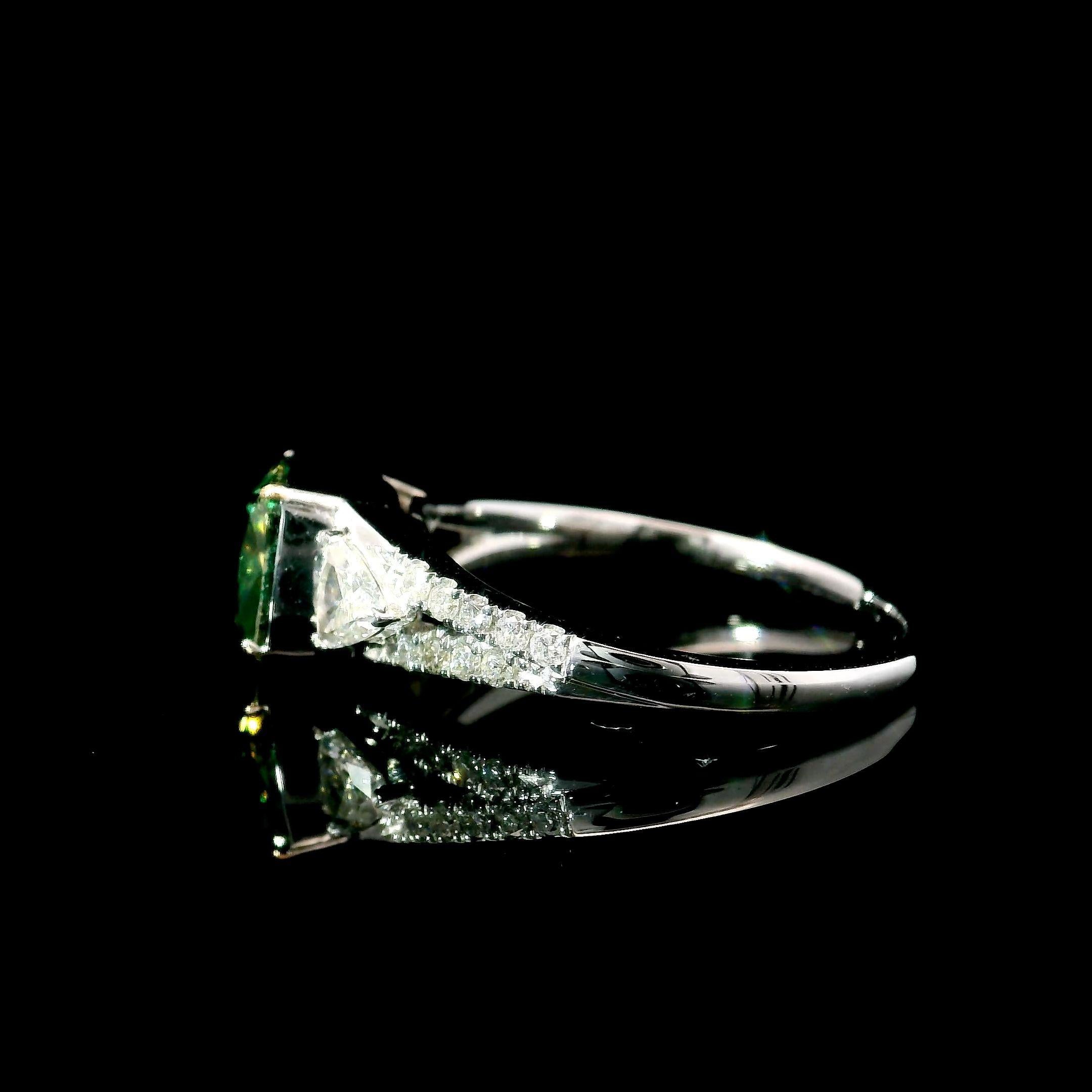 AGL Certified 1.71 Carat Fancy Green VS Clarity Diamond Ring For Sale 1