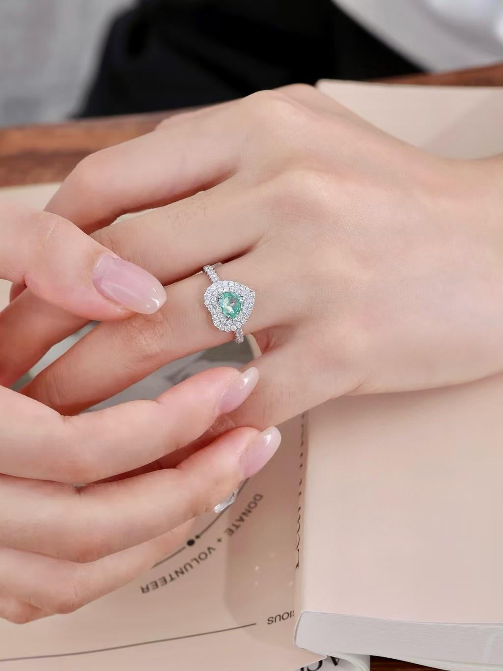 Modern AGL Certified 1.01 Carat Fancy Green Heart-Cut Diamond Double Halo Ring For Sale