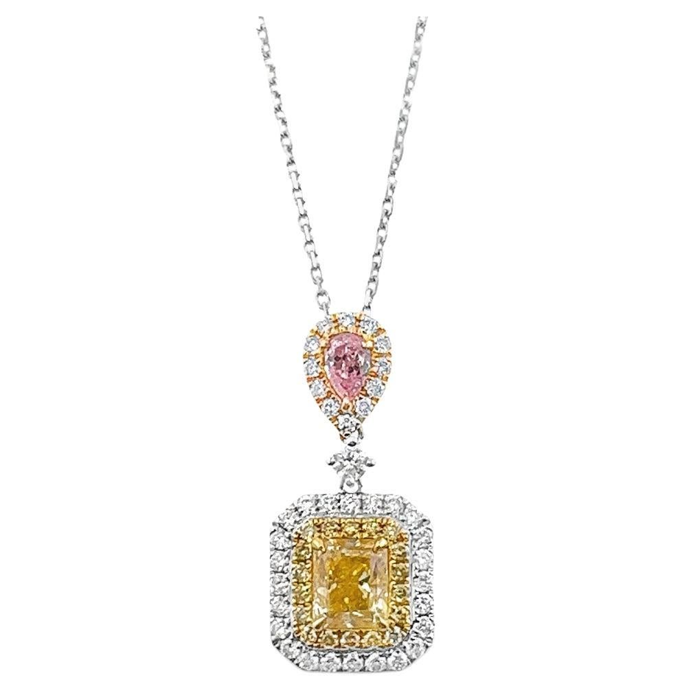 Colgante de oro amarillo fantasía y diamante rosa certificado AGL de 18 quilates en venta
