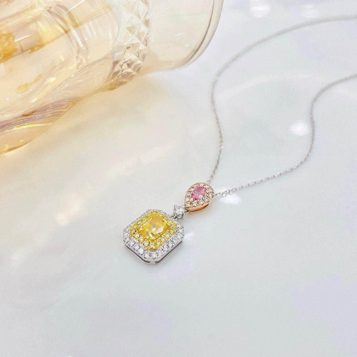 AGL Certified 18K Gold Fancy Yellow Diamond & Pink Diamond Pendant Necklace In New Condition For Sale In Kowloon, HK