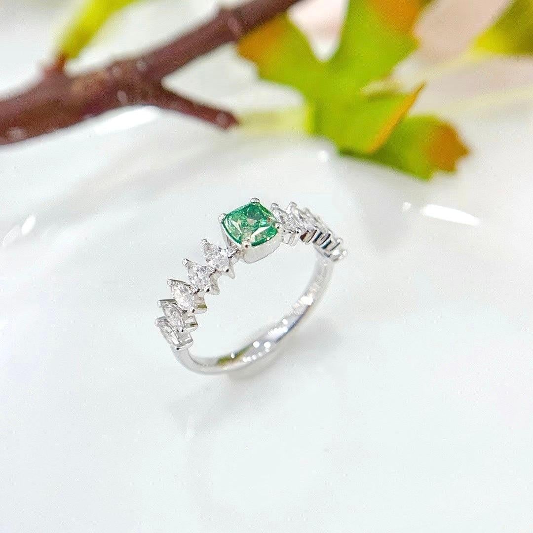 Modern AGL Certified 18K White Gold 0.50 CT Green Diamond & Marquise Diamond Ring For Sale