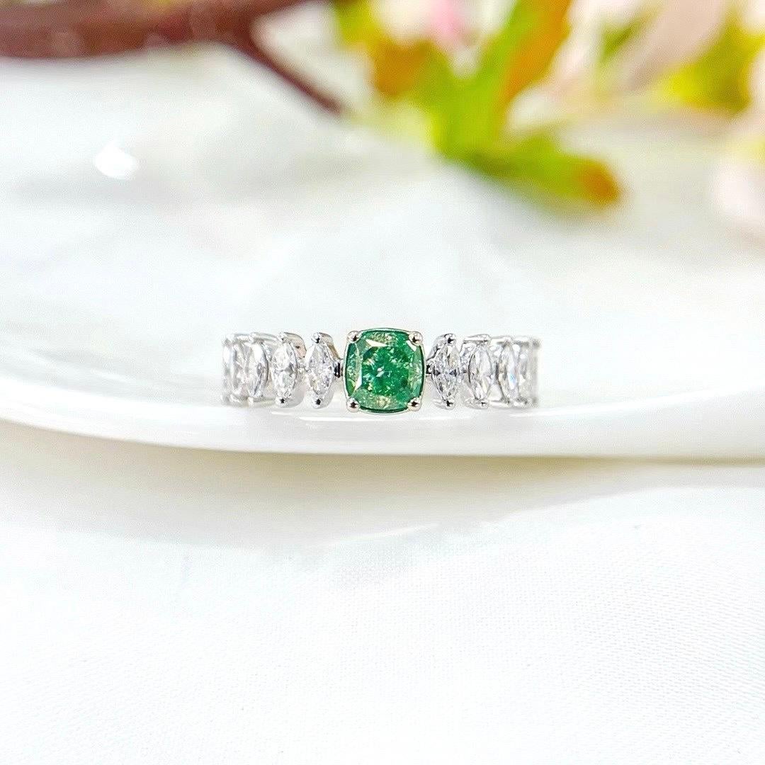 AGL Certified 18K White Gold 0.50 CT Green Diamond & Marquise Diamond Ring In New Condition For Sale In Kowloon, HK