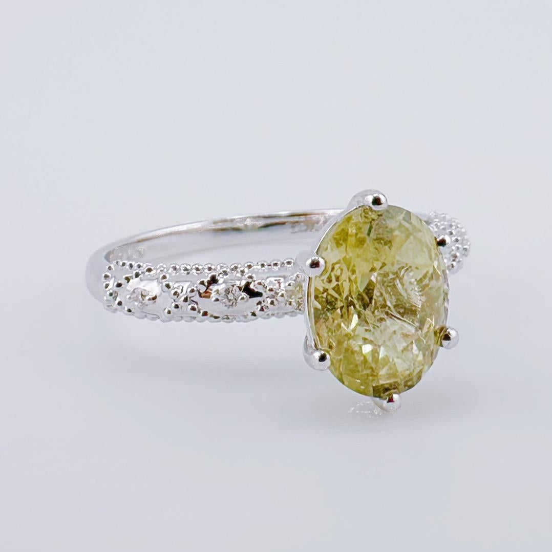Anillo de diamantes verdes talla cojín de oro blanco de 18 quilates certificado AGL con diamantes Moderno en venta