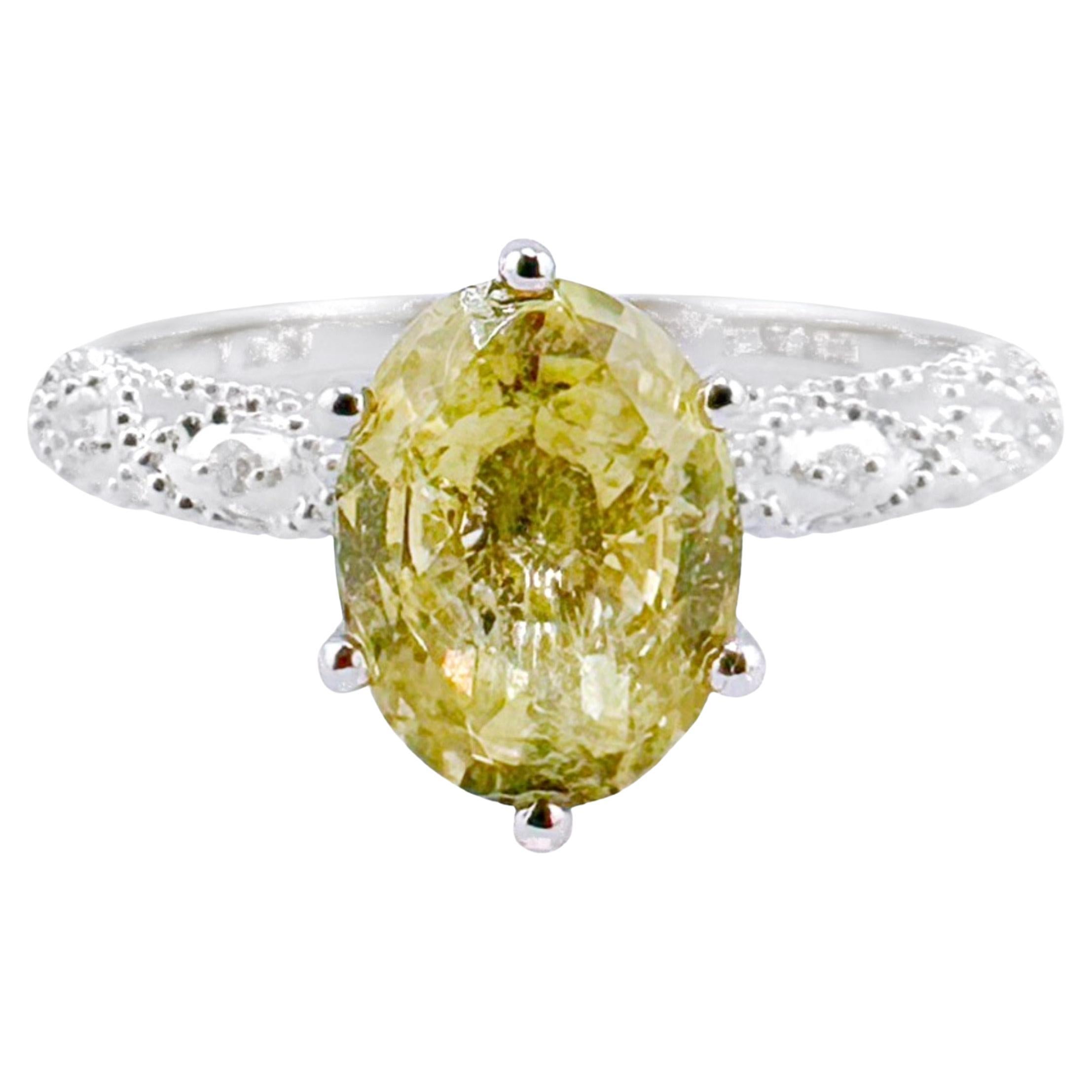 Anillo de diamantes verdes talla cojín de oro blanco de 18 quilates certificado AGL con diamantes