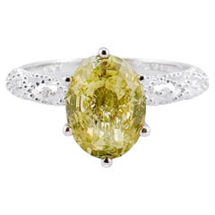Anillo de diamantes verdes talla cojín de oro blanco de 18 quilates certificado AGL con diamantes