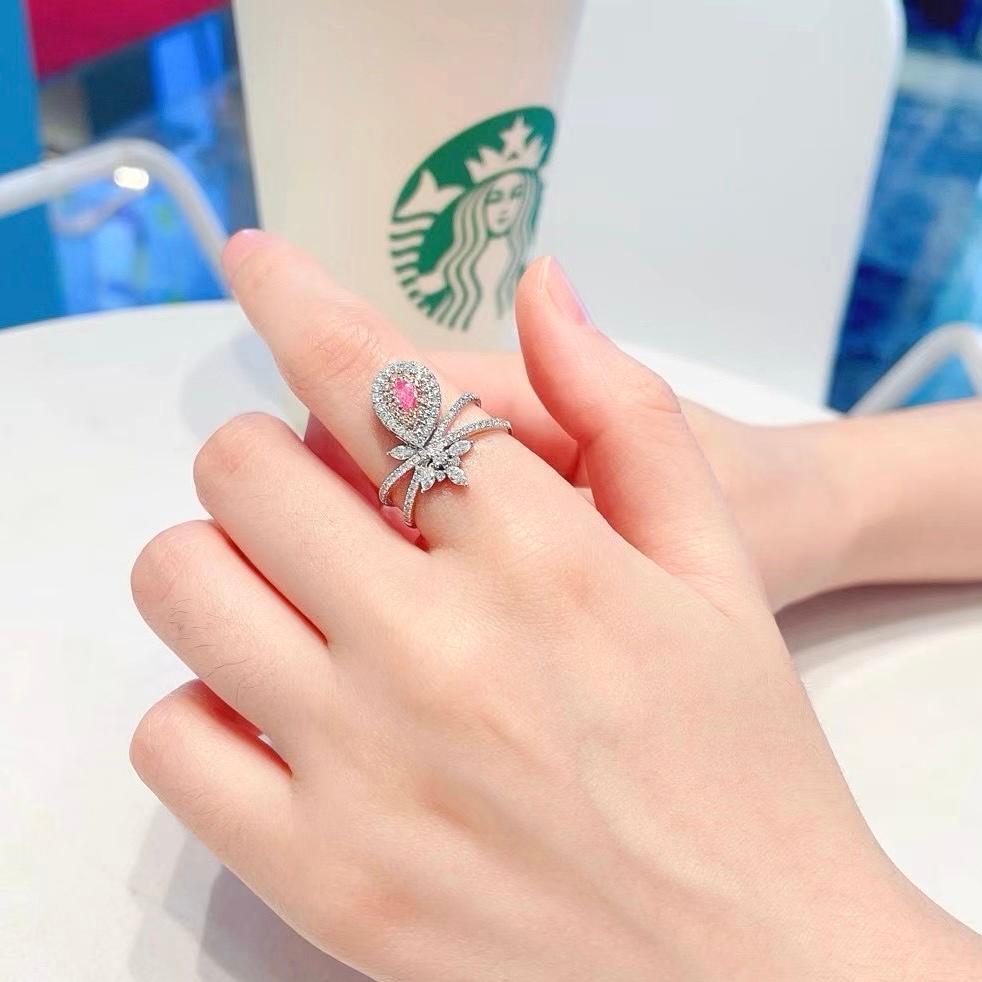 Moderne Bague en or blanc 18 carats certifiée AGL avec diamants roses taillés en poire en vente