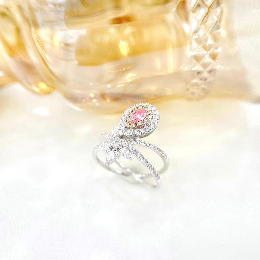 Taille poire Bague en or blanc 18 carats certifiée AGL avec diamants roses taillés en poire en vente