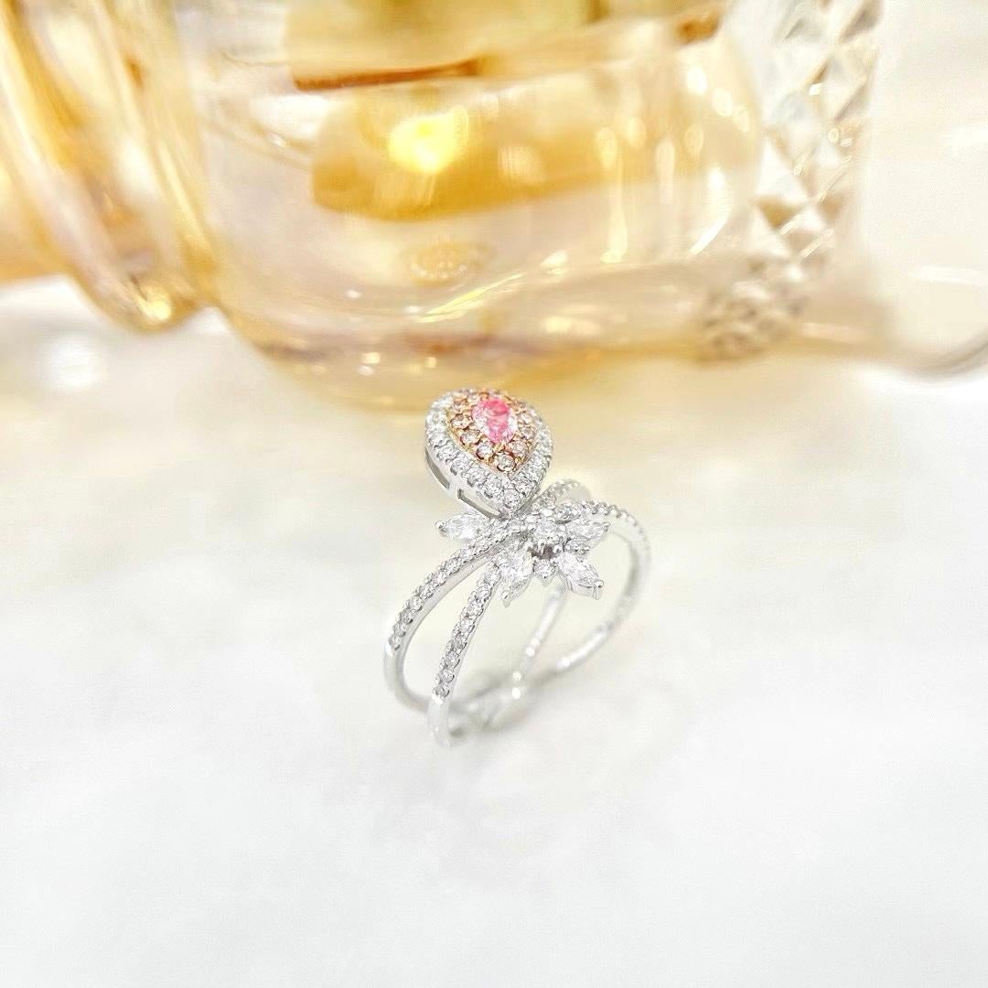 Bague en or blanc 18 carats certifiée AGL avec diamants roses taillés en poire Neuf - En vente à Kowloon, HK