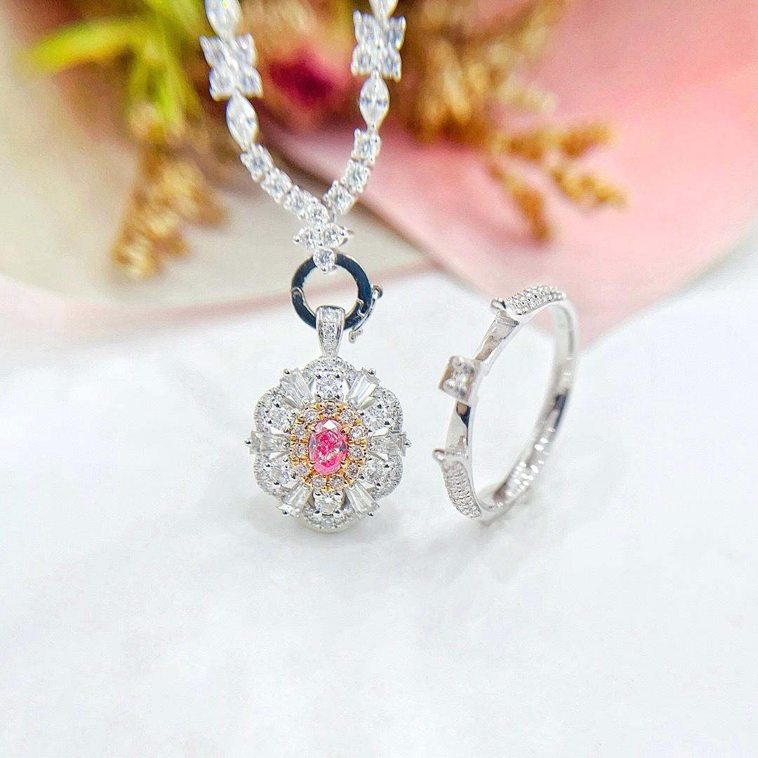 AGL Anillo de cóctel de diamantes rosas con diamantes certificado en oro blanco de 18 quilates en Nuevo estado para la venta en Kowloon, HK