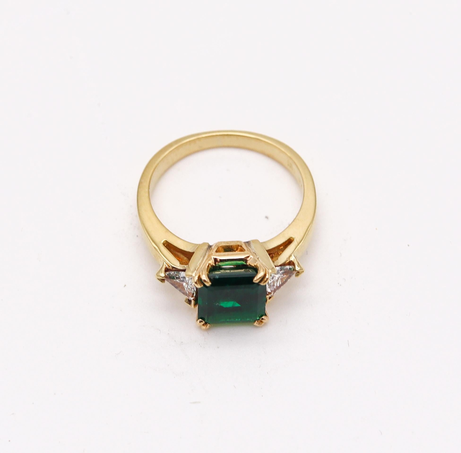 Contemporary AGL Certified 18kt Gold Classic Ring with 2.52 Cts Green Emerald and Diamonds For Sale