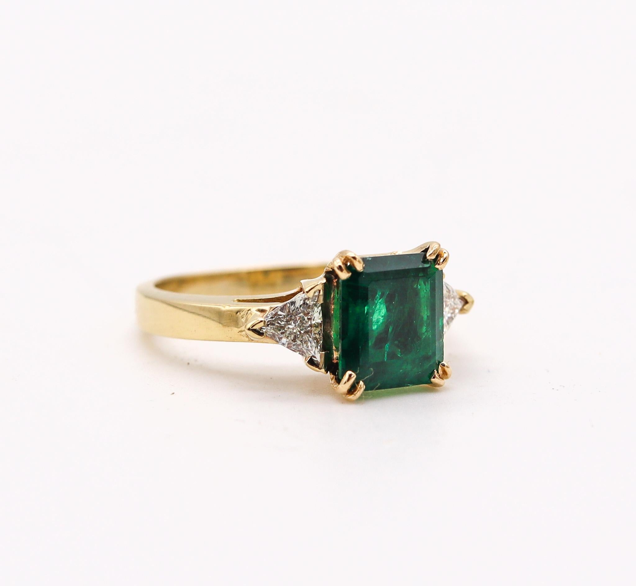 Emerald Cut AGL Certified 18kt Gold Classic Ring with 2.52 Cts Green Emerald and Diamonds For Sale