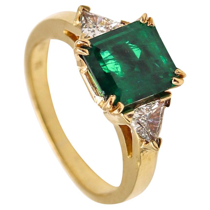 AGL Certified 18kt Gold Classic Ring with 2.52 Cts Green Emerald and Diamonds For Sale