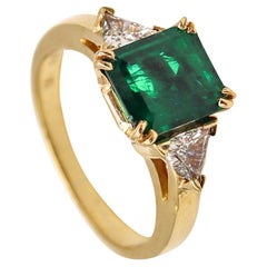 Vintage AGL Certified 18kt Gold Classic Ring with 2.52 Cts Green Emerald and Diamonds