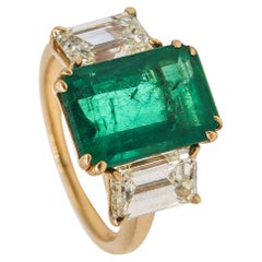 AGL Certified 18Kt Gold Cocktail Ring with 8.56 Ct Colombian Emerald & Diamonds