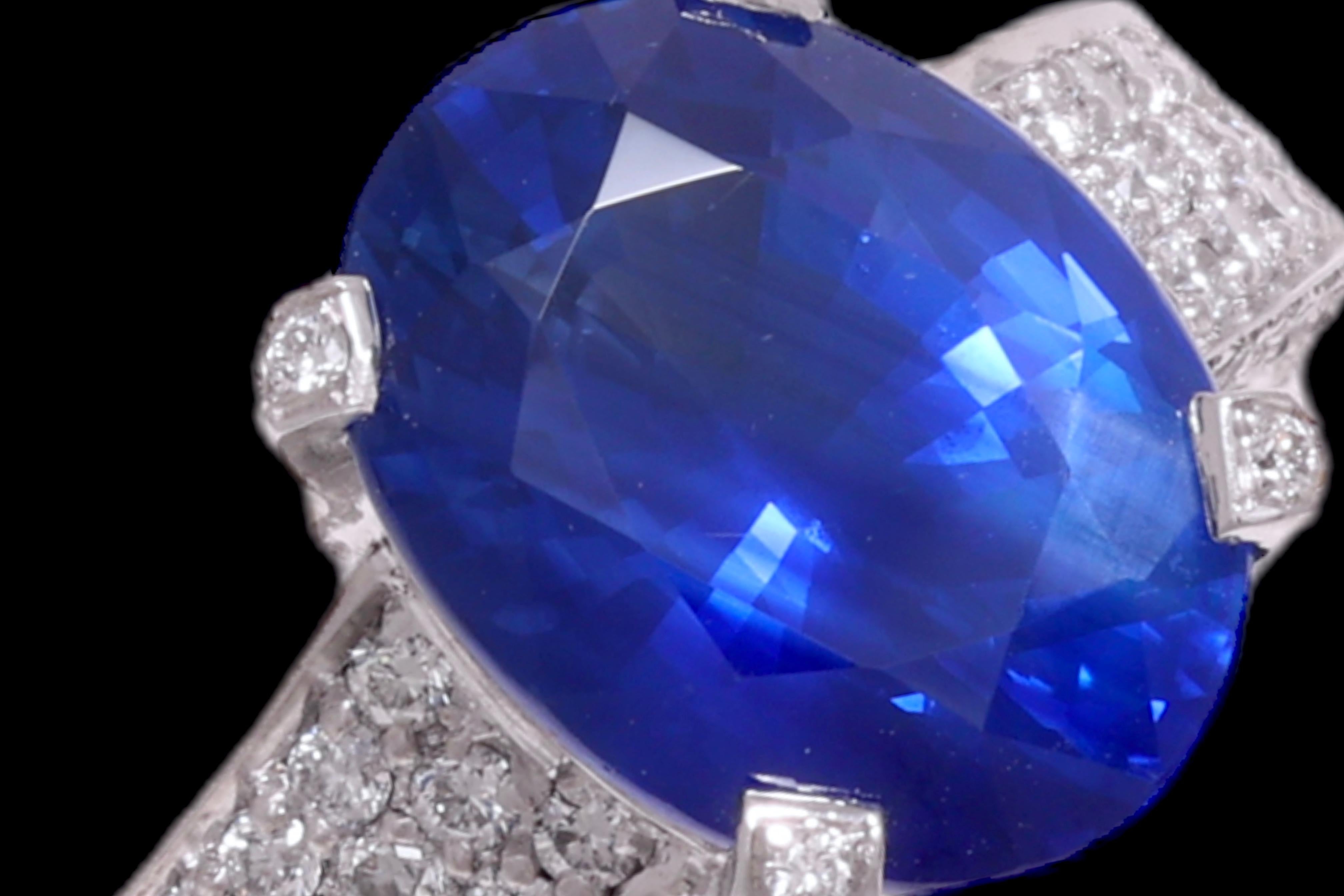  AGL Certified 18kt. White Gold Ring 6.32 ct. Ceylon Sapphire &1.62 ct. Diamonds In New Condition For Sale In Antwerp, BE