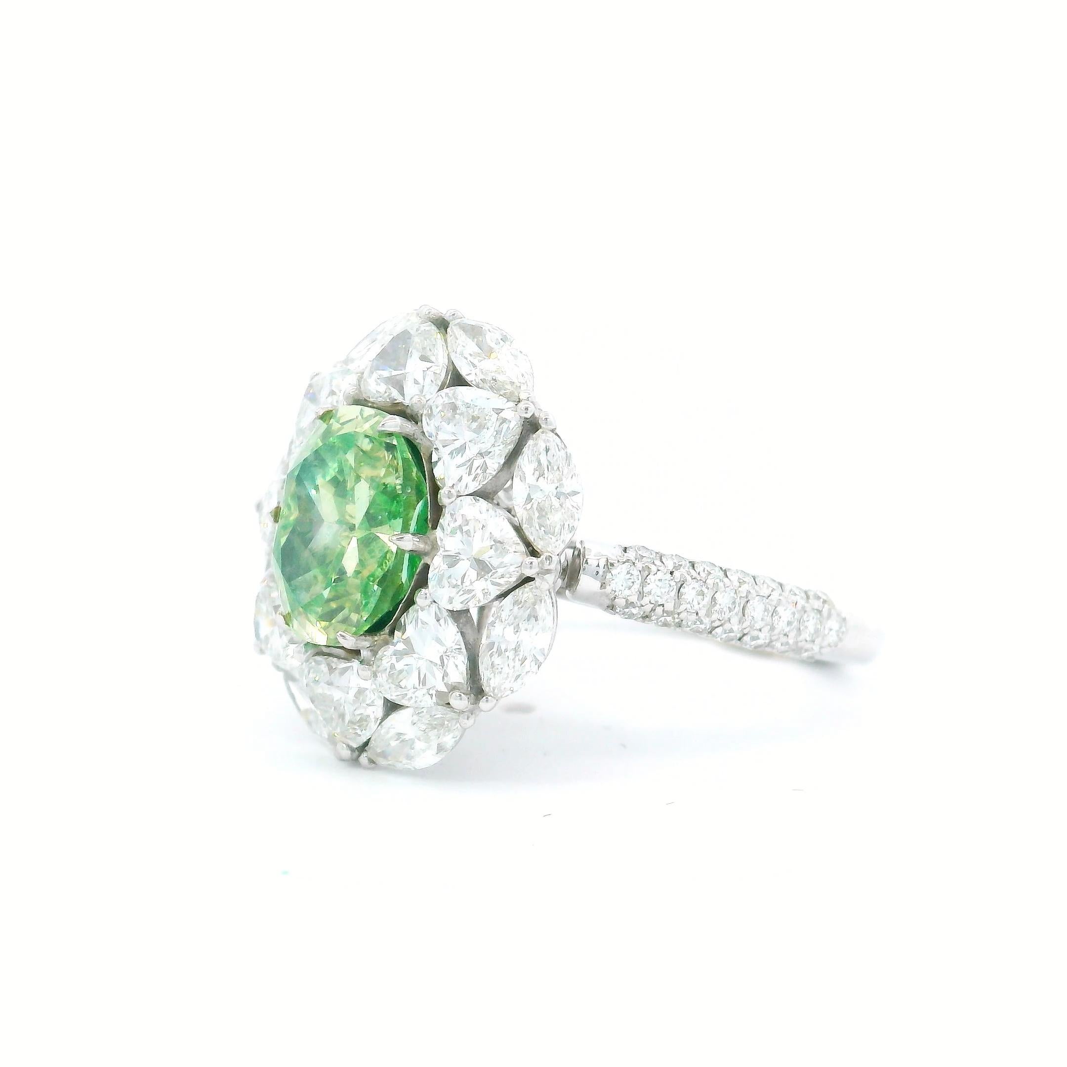 AGL Certified 2.00 Carat Fancy Green VS Clarity Diamond Ring In New Condition For Sale In บางรัก, TH
