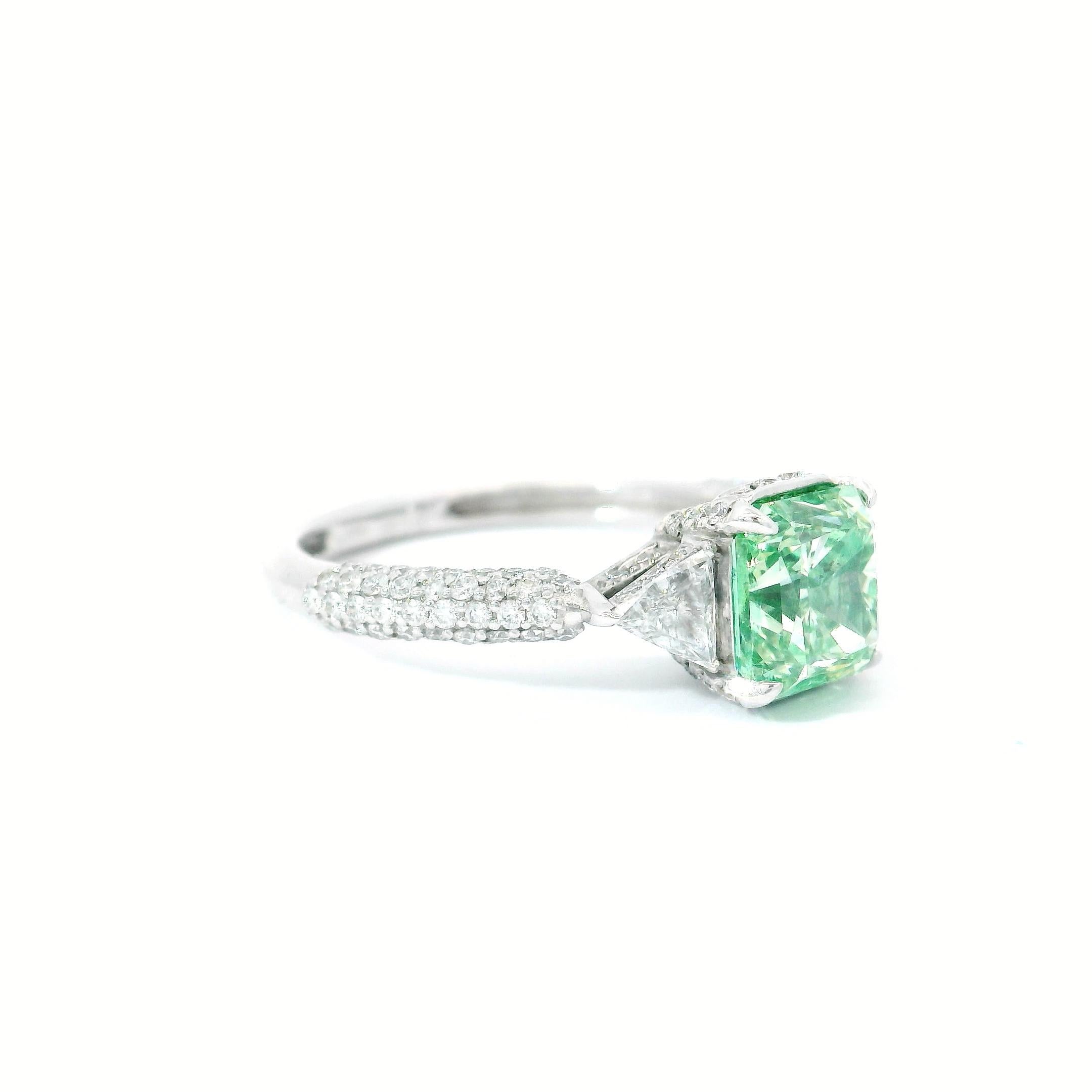 AGL Certified 2.01 Carat Fancy Green VS Clarity Diamond Ring For Sale 2